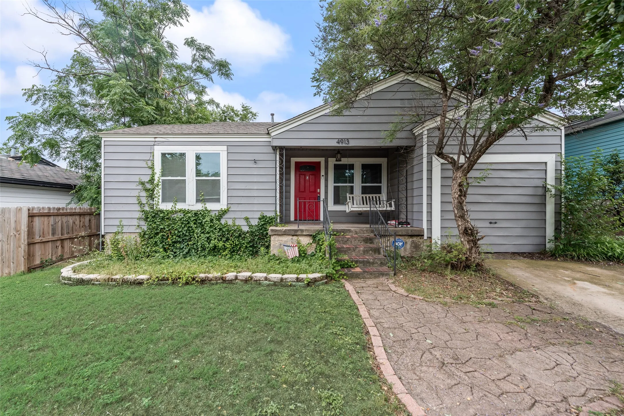 Single Family Residence For Sale in Tarrant County , 4913 Calmont Avenue, Fort Worth, Texas 76107, 3 Bedroom, 2 Bathroom, Garage spaces, 1,076 Sqft, built in 1949, Price $330,000, mls#21278525, Real Estate Agent in Fort Worth, Homes For Sale in Tarrant county, Homes For Sale in Fort Worth, Realtor in Fort Worth Texas, Real Estate Brokerage Independent Realty Texas, Luminita Cordes Realtor