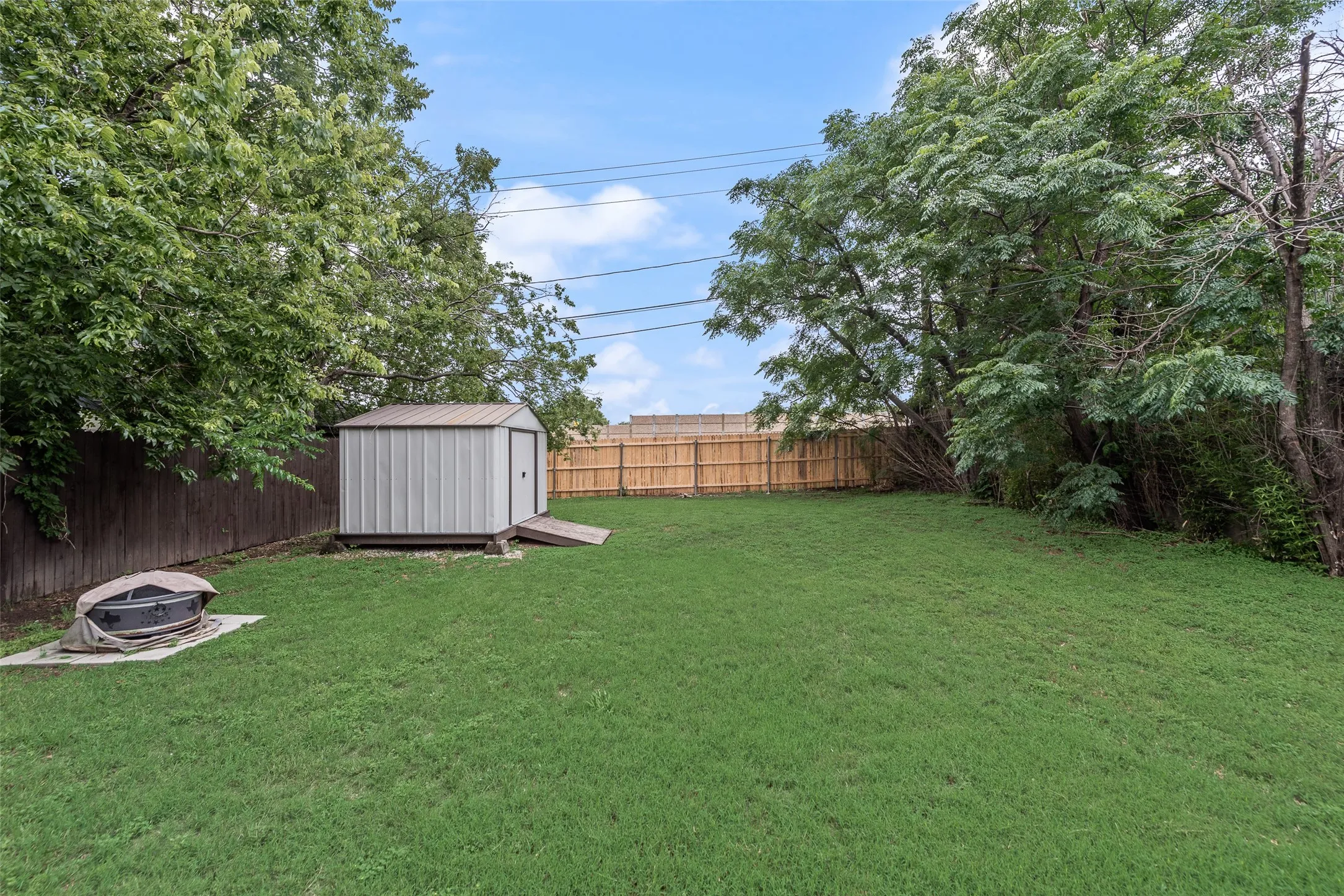 Single Family Residence For Sale in Tarrant County , 4913 Calmont Avenue, Fort Worth, Texas 76107, 3 Bedroom, 2 Bathroom, Garage spaces, 1,076 Sqft, built in 1949, Price $330,000, mls#21278525, Real Estate Agent in Fort Worth, Homes For Sale in Tarrant county, Homes For Sale in Fort Worth, Realtor in Fort Worth Texas, Real Estate Brokerage Independent Realty Texas, Luminita Cordes Realtor