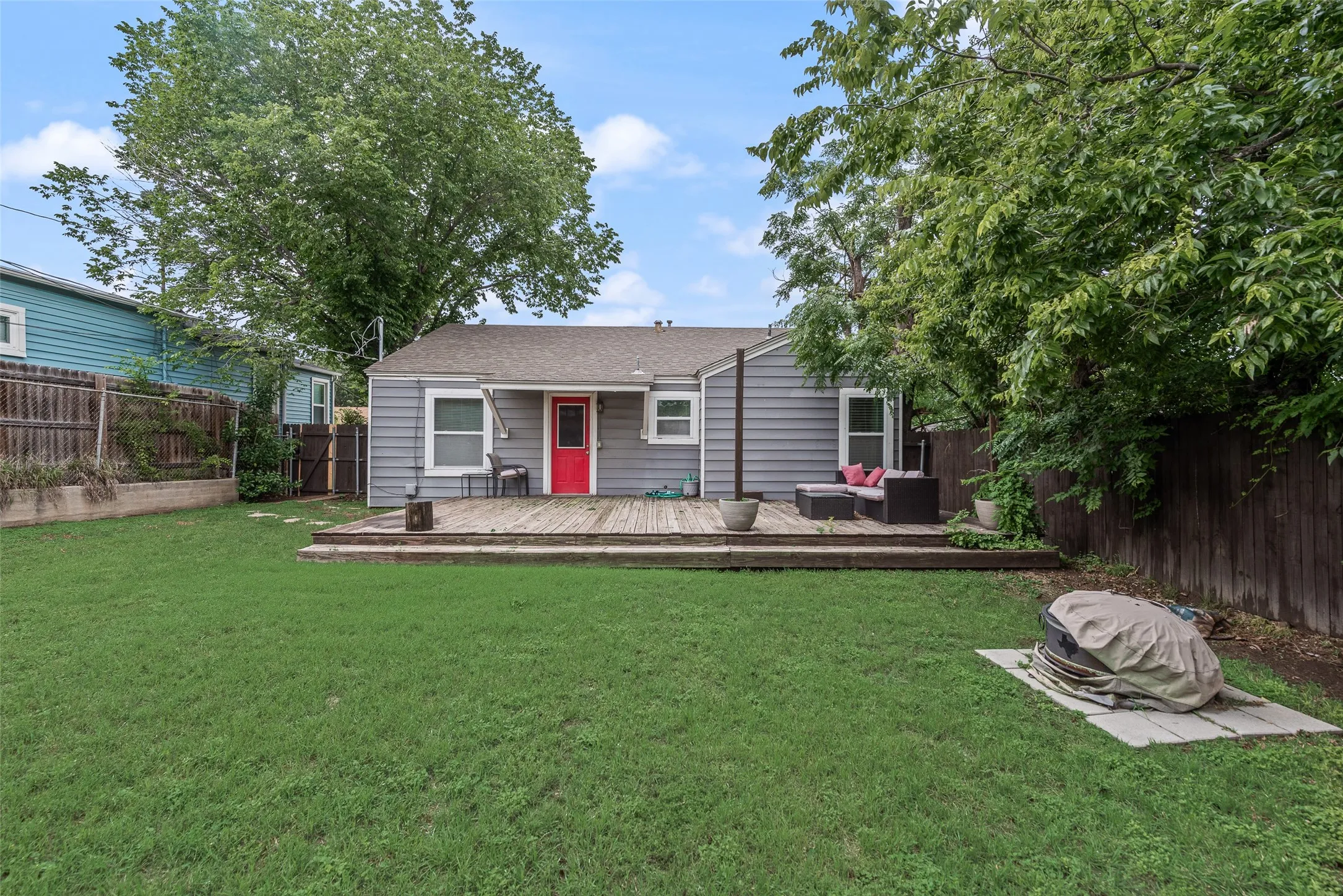 Single Family Residence For Sale in Tarrant County , 4913 Calmont Avenue, Fort Worth, Texas 76107, 3 Bedroom, 2 Bathroom, Garage spaces, 1,076 Sqft, built in 1949, Price $330,000, mls#21278525, Real Estate Agent in Fort Worth, Homes For Sale in Tarrant county, Homes For Sale in Fort Worth, Realtor in Fort Worth Texas, Real Estate Brokerage Independent Realty Texas, Luminita Cordes Realtor