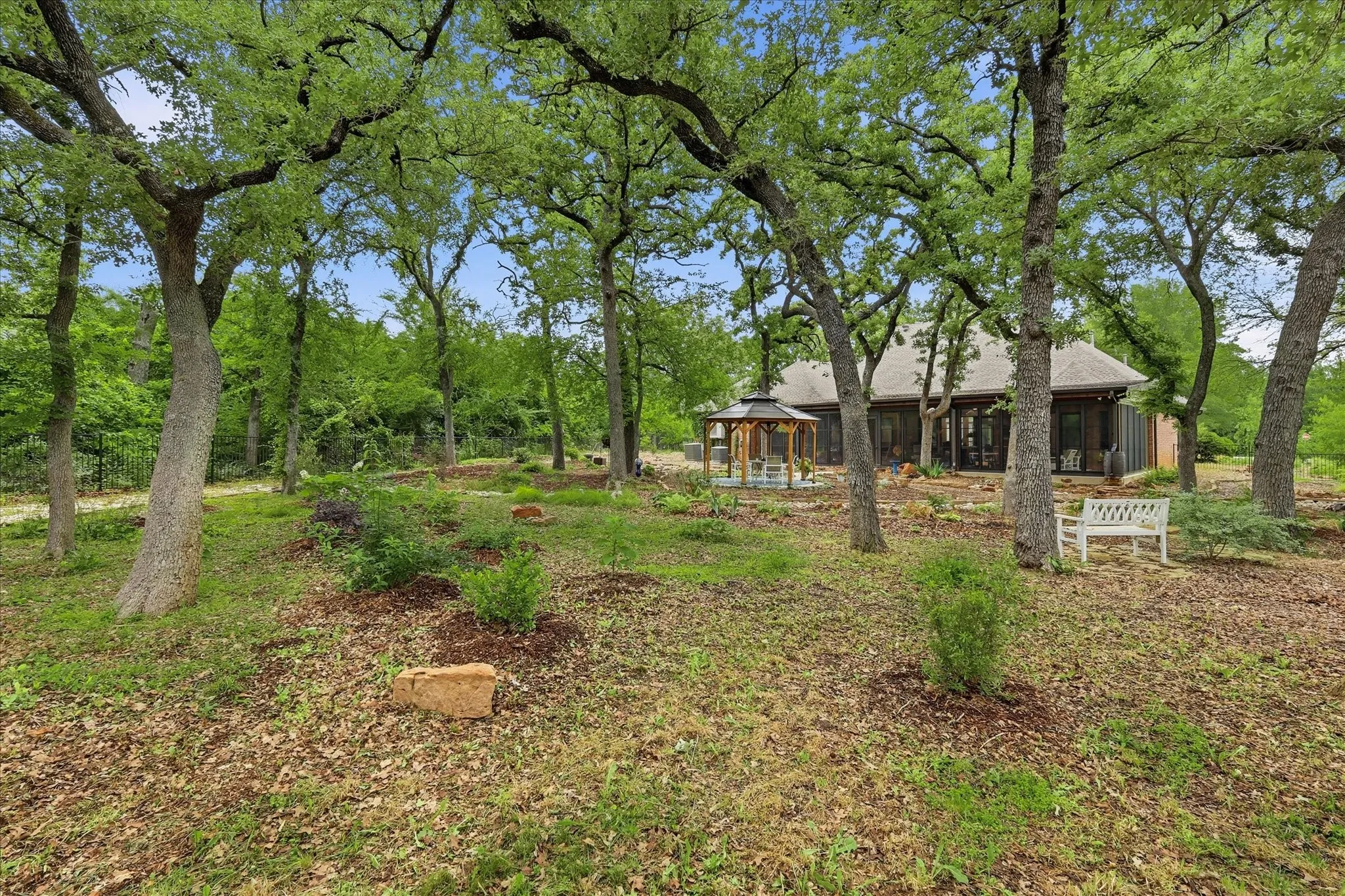 Single Family Residence For Sale in Denton County , 101 W Oak Shores Drive, Cross Roads, Texas 76227, 4 Bedroom, 3 Bathroom, 2 Garage spaces, 2,733 Sqft, built in 1996, mls#21259084, Real Estate Agent in Cross Roads, Homes For Sale in Denton county, Homes For Sale in Cross Roads, Realtor in Cross Roads Texas, Real Estate Brokerage Independent Realty Texas, Luminita Cordes Realtor