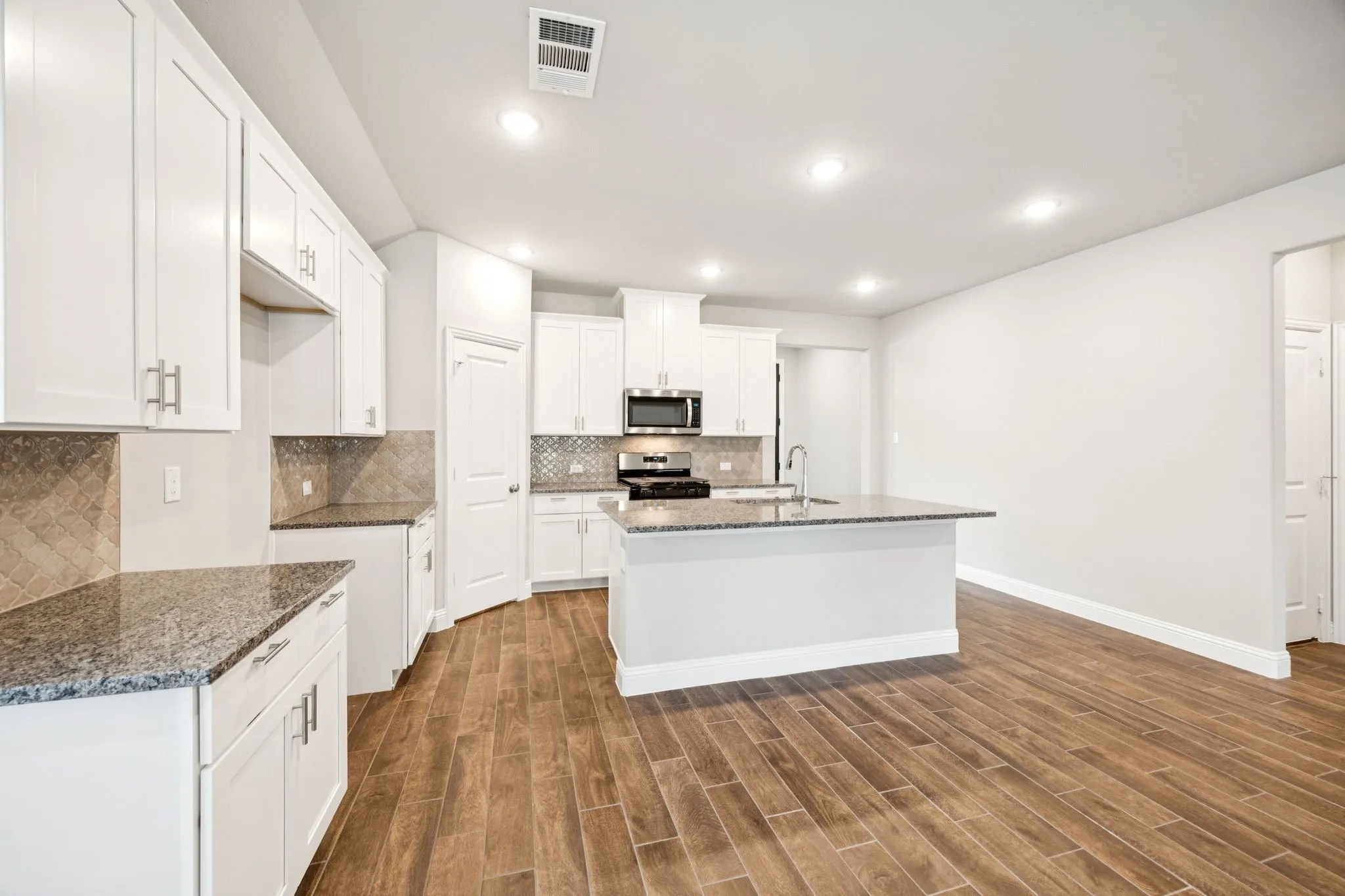 Single Family Residence For Sale in Collin County , 513 Hoot Owl Hill, Weston, Texas 75009, 3 Bedroom, 2 Bathroom, 2 Garage spaces, 1,800 Sqft, built in 2023, mls#21278688, Real Estate Agent in Weston, Homes For Sale in Collin county, Homes For Sale in Weston, Realtor in Weston Texas, Real Estate Brokerage Independent Realty Texas, Luminita Cordes Realtor
