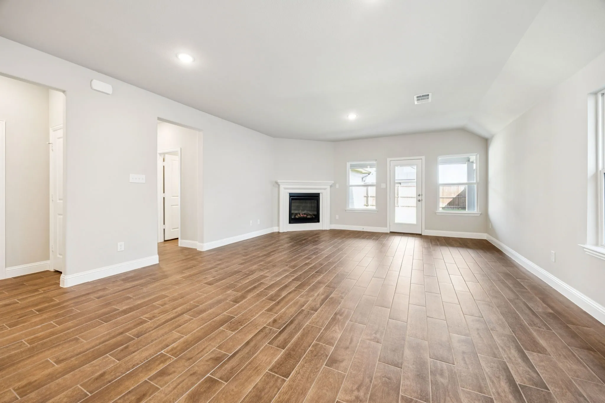 Single Family Residence For Sale in Collin County , 513 Hoot Owl Hill, Weston, Texas 75009, 3 Bedroom, 2 Bathroom, 2 Garage spaces, 1,800 Sqft, built in 2023, mls#21278688, Real Estate Agent in Weston, Homes For Sale in Collin county, Homes For Sale in Weston, Realtor in Weston Texas, Real Estate Brokerage Independent Realty Texas, Luminita Cordes Realtor