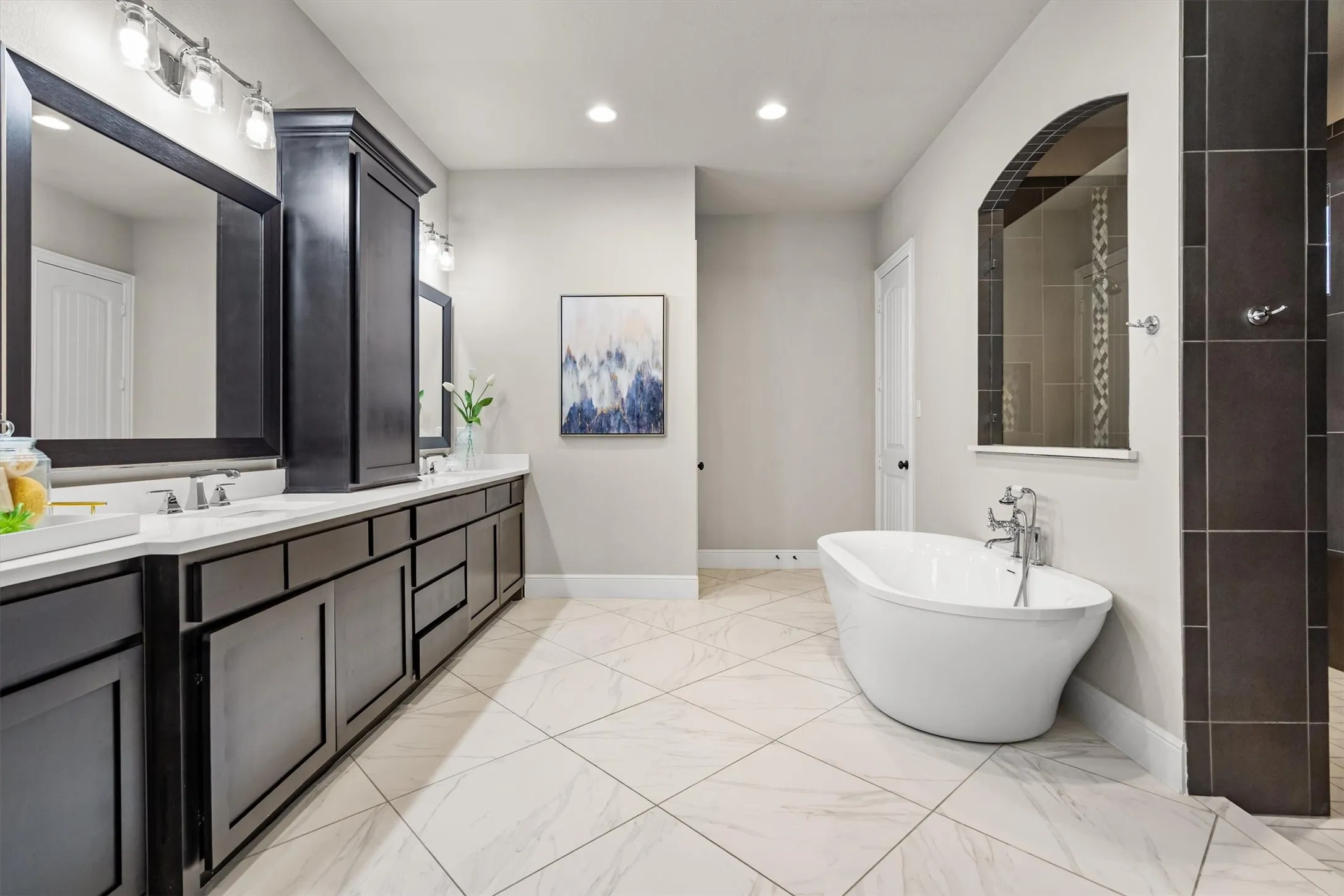 Freestanding tub