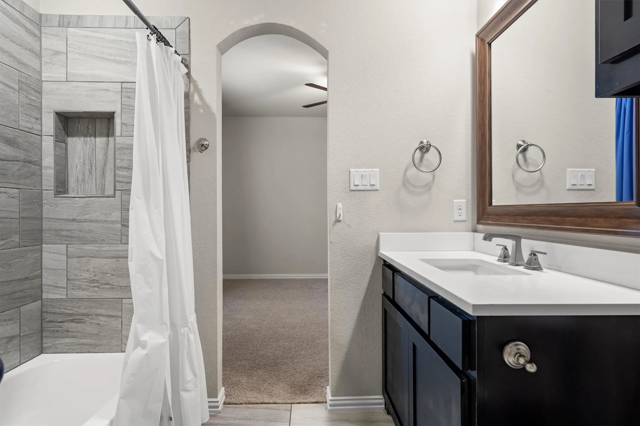 Upstairs full bath
