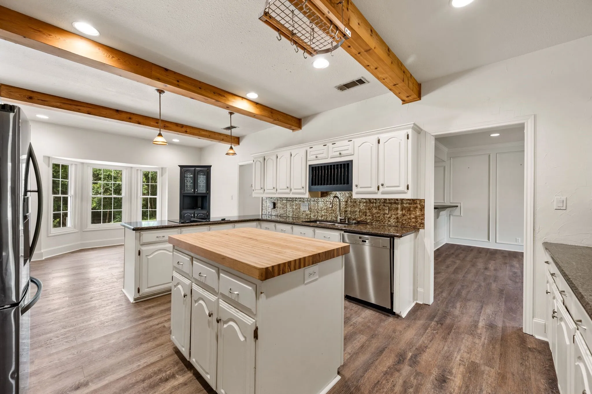 Single Family Residence For Sale in Collin County , 11 Country Ridge Road, Melissa, Texas 75454, 5 Bedroom, 5 Bathroom, 3 Garage spaces, 4,019 Sqft, built in 1986, mls#21251602, Real Estate Agent in Melissa, Homes For Sale in Collin county, Homes For Sale in Melissa, Realtor in Melissa Texas, Real Estate Brokerage Independent Realty Texas, Luminita Cordes Realtor