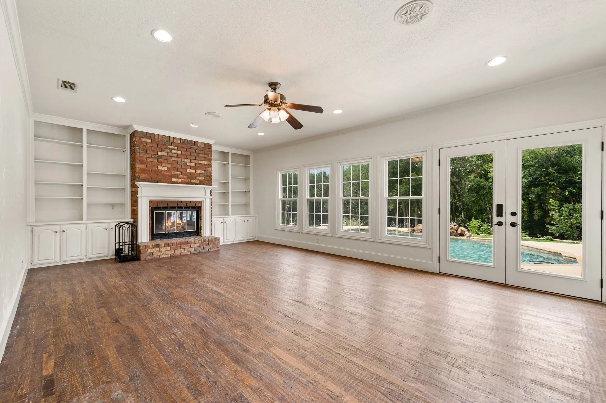 Single Family Residence For Sale in Collin County , 11 Country Ridge Road, Melissa, Texas 75454, 5 Bedroom, 5 Bathroom, 3 Garage spaces, 4,019 Sqft, built in 1986, mls#21251602, Real Estate Agent in Melissa, Homes For Sale in Collin county, Homes For Sale in Melissa, Realtor in Melissa Texas, Real Estate Brokerage Independent Realty Texas, Luminita Cordes Realtor