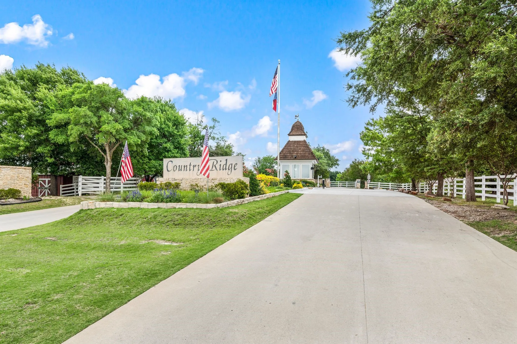 Single Family Residence For Sale in Collin County , 11 Country Ridge Road, Melissa, Texas 75454, 5 Bedroom, 5 Bathroom, 3 Garage spaces, 4,019 Sqft, built in 1986, mls#21251602, Real Estate Agent in Melissa, Homes For Sale in Collin county, Homes For Sale in Melissa, Realtor in Melissa Texas, Real Estate Brokerage Independent Realty Texas, Luminita Cordes Realtor
