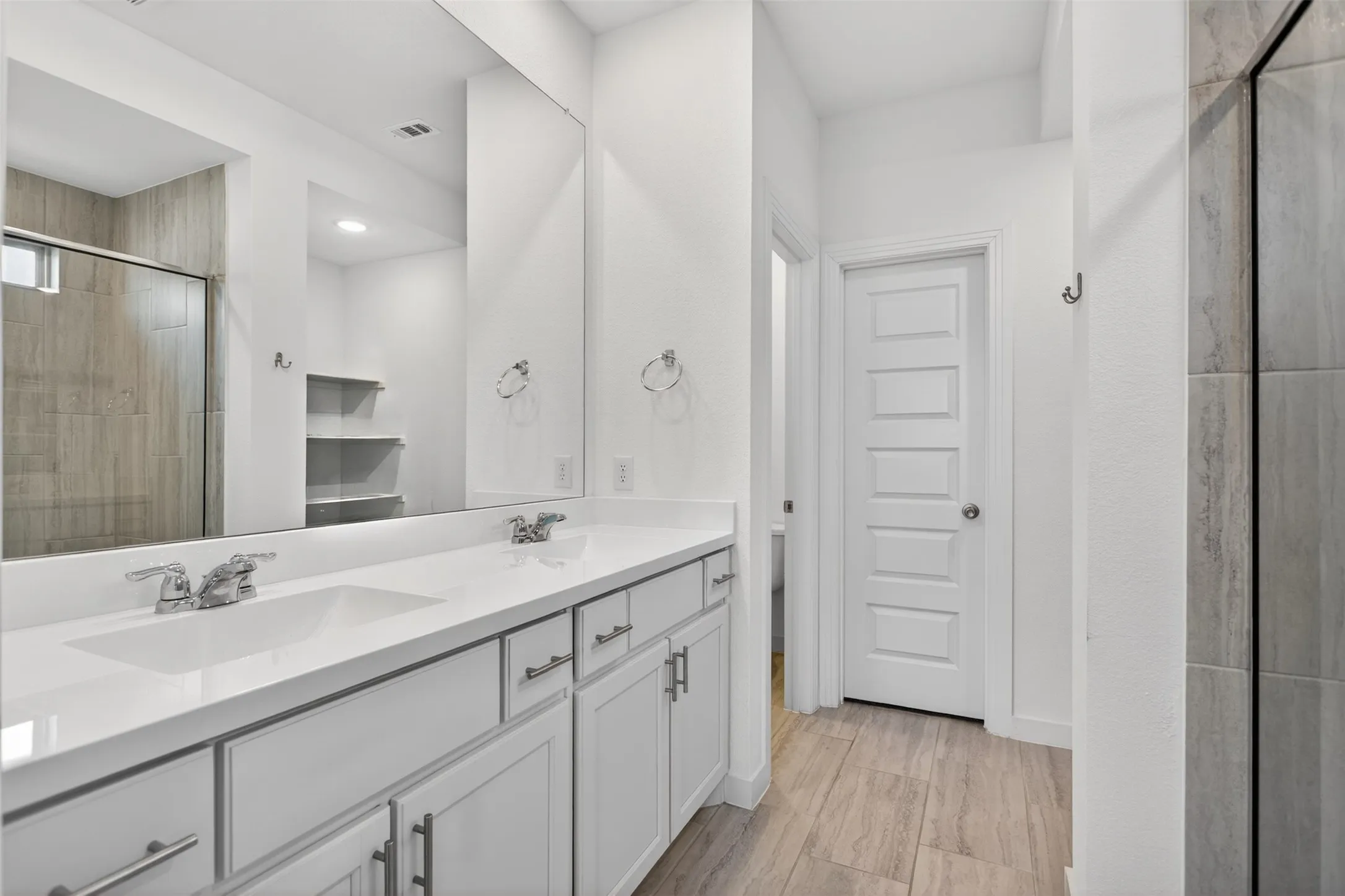 Single Family Residence For Sale in Kaufman County , 629 Claverton Lane, Forney, Texas 75126, 4 Bedroom, 3 Bathroom, 2 Garage spaces, 2,471 Sqft, built in 2020, mls#21278552, Real Estate Agent in Forney, Homes For Sale in Kaufman county, Homes For Sale in Forney, Realtor in Forney Texas, Real Estate Brokerage Independent Realty Texas, Luminita Cordes Realtor