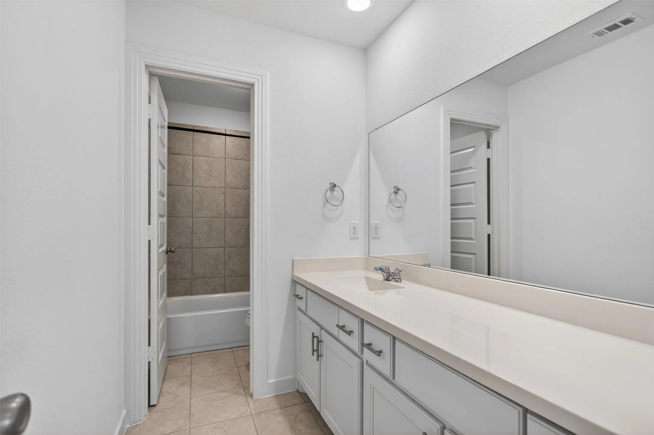 Single Family Residence For Sale in Kaufman County , 629 Claverton Lane, Forney, Texas 75126, 4 Bedroom, 3 Bathroom, 2 Garage spaces, 2,471 Sqft, built in 2020, mls#21278552, Real Estate Agent in Forney, Homes For Sale in Kaufman county, Homes For Sale in Forney, Realtor in Forney Texas, Real Estate Brokerage Independent Realty Texas, Luminita Cordes Realtor