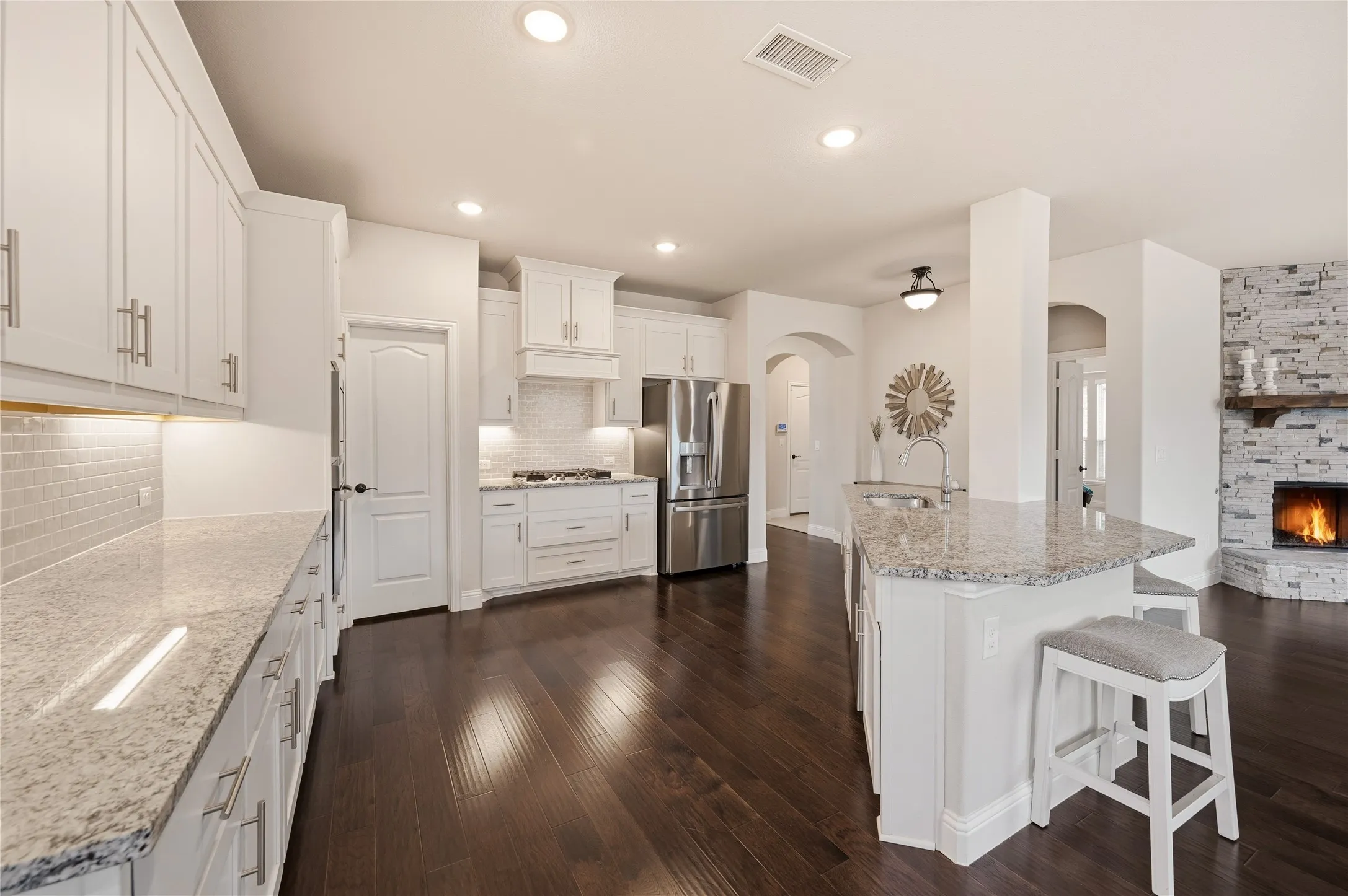Single Family Residence For Sale in Collin County , 2104 Vista Ridge Road, Melissa, Texas 75454, 5 Bedroom, 4 Bathroom, 3 Garage spaces, 3,302 Sqft, built in 2022, mls#21278415, Real Estate Agent in Melissa, Homes For Sale in Collin county, Homes For Sale in Melissa, Realtor in Melissa Texas, Real Estate Brokerage Independent Realty Texas, Luminita Cordes Realtor
