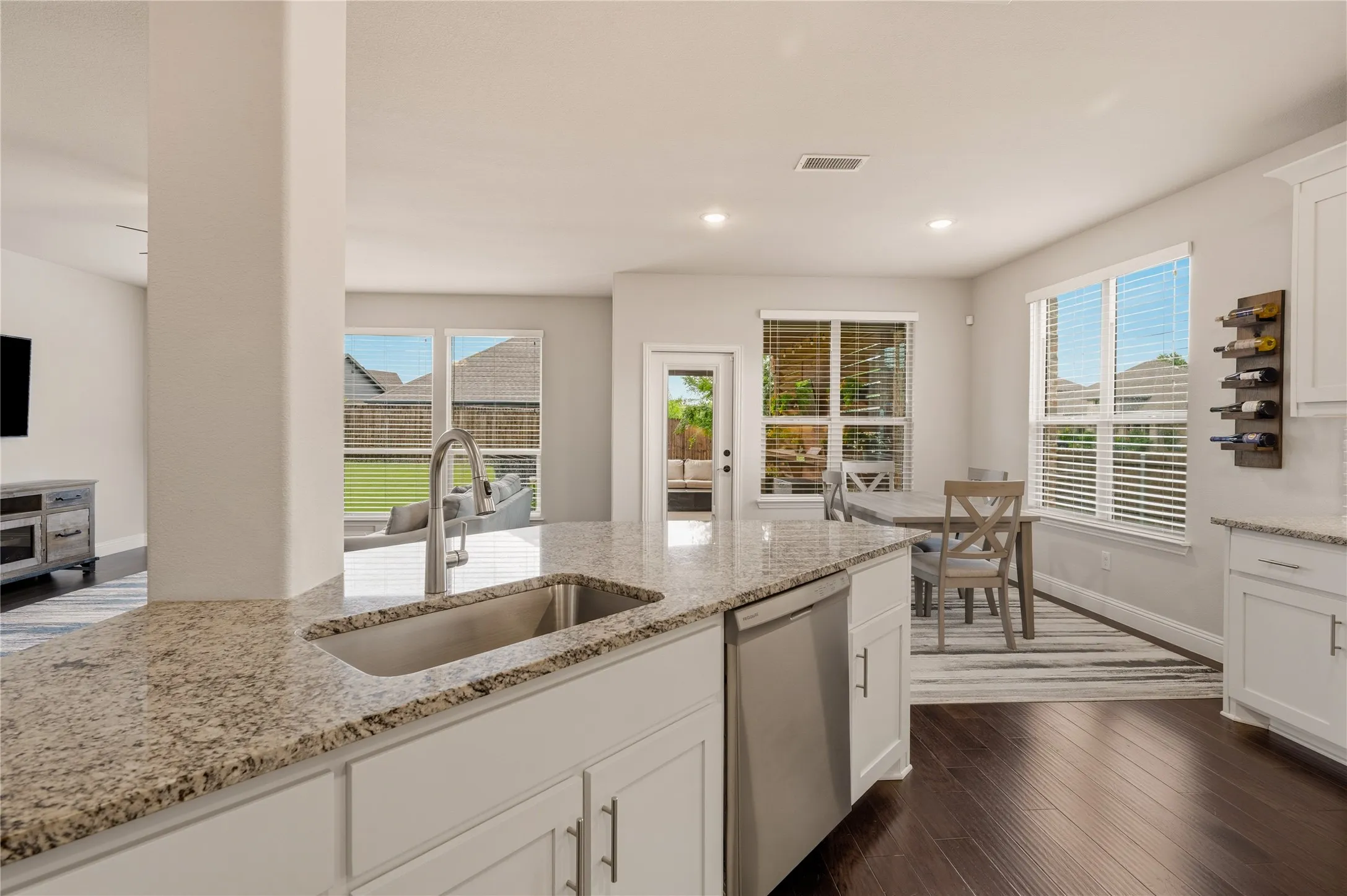 Single Family Residence For Sale in Collin County , 2104 Vista Ridge Road, Melissa, Texas 75454, 5 Bedroom, 4 Bathroom, 3 Garage spaces, 3,302 Sqft, built in 2022, mls#21278415, Real Estate Agent in Melissa, Homes For Sale in Collin county, Homes For Sale in Melissa, Realtor in Melissa Texas, Real Estate Brokerage Independent Realty Texas, Luminita Cordes Realtor