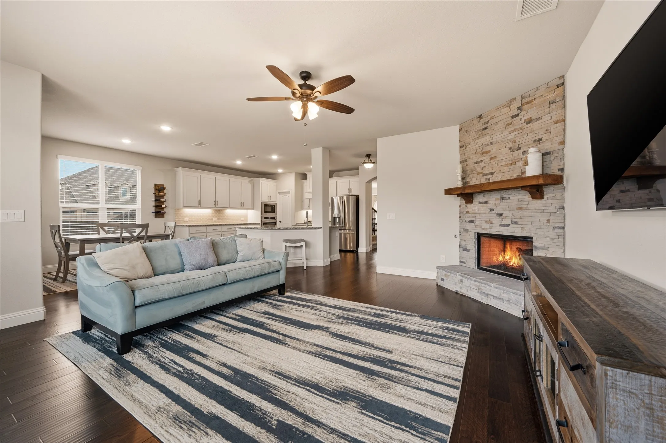 Single Family Residence For Sale in Collin County , 2104 Vista Ridge Road, Melissa, Texas 75454, 5 Bedroom, 4 Bathroom, 3 Garage spaces, 3,302 Sqft, built in 2022, mls#21278415, Real Estate Agent in Melissa, Homes For Sale in Collin county, Homes For Sale in Melissa, Realtor in Melissa Texas, Real Estate Brokerage Independent Realty Texas, Luminita Cordes Realtor