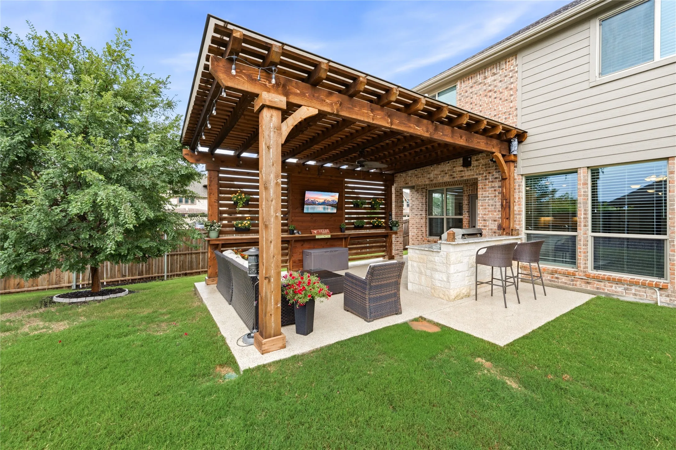 Single Family Residence For Sale in Collin County , 2104 Vista Ridge Road, Melissa, Texas 75454, 5 Bedroom, 4 Bathroom, 3 Garage spaces, 3,302 Sqft, built in 2022, mls#21278415, Real Estate Agent in Melissa, Homes For Sale in Collin county, Homes For Sale in Melissa, Realtor in Melissa Texas, Real Estate Brokerage Independent Realty Texas, Luminita Cordes Realtor