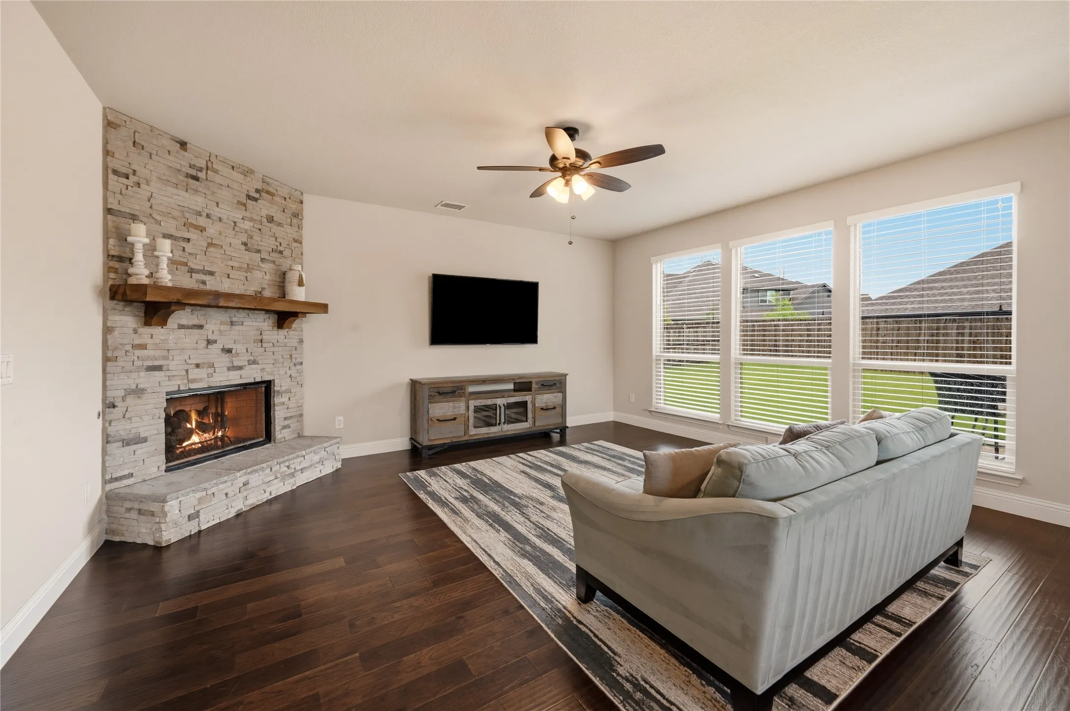 Single Family Residence For Sale in Collin County , 2104 Vista Ridge Road, Melissa, Texas 75454, 5 Bedroom, 4 Bathroom, 3 Garage spaces, 3,302 Sqft, built in 2022, mls#21278415, Real Estate Agent in Melissa, Homes For Sale in Collin county, Homes For Sale in Melissa, Realtor in Melissa Texas, Real Estate Brokerage Independent Realty Texas, Luminita Cordes Realtor