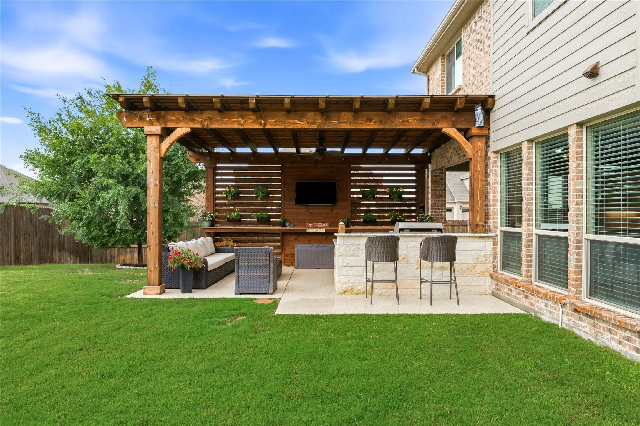 Single Family Residence For Sale in Collin County , 2104 Vista Ridge Road, Melissa, Texas 75454, 5 Bedroom, 4 Bathroom, 3 Garage spaces, 3,302 Sqft, built in 2022, mls#21278415, Real Estate Agent in Melissa, Homes For Sale in Collin county, Homes For Sale in Melissa, Realtor in Melissa Texas, Real Estate Brokerage Independent Realty Texas, Luminita Cordes Realtor
