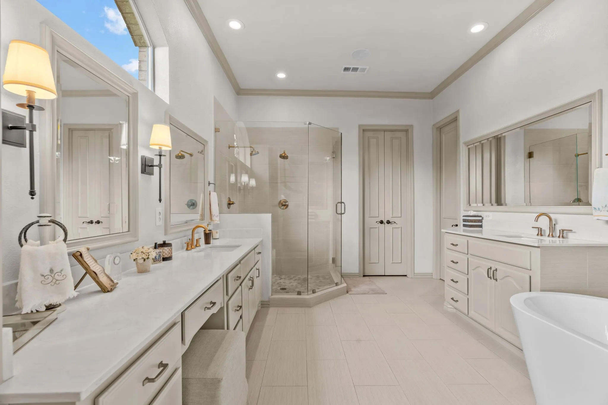 Single Family Residence For Sale in Tarrant County , 1203 Earlston Court, Southlake, Texas 76092, 5 Bedroom, 8 Bathroom, 3 Garage spaces, 6,960 Sqft, built in 1999, mls#21274452, Real Estate Agent in Southlake, Homes For Sale in Tarrant county, Homes For Sale in Southlake, Realtor in Southlake Texas, Real Estate Brokerage Independent Realty Texas, Luminita Cordes Realtor