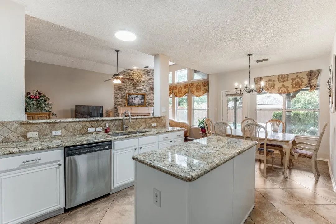 Single Family Residence For Sale in Collin County , 3536 Mason Drive, Plano, Texas 75025, 5 Bedroom, 3 Bathroom, 2 Garage spaces, 3,352 Sqft, built in 1997, mls#21278778, Real Estate Agent in Plano, Homes For Sale in Collin county, Homes For Sale in Plano, Realtor in Plano Texas, Real Estate Brokerage Independent Realty Texas, Luminita Cordes Realtor