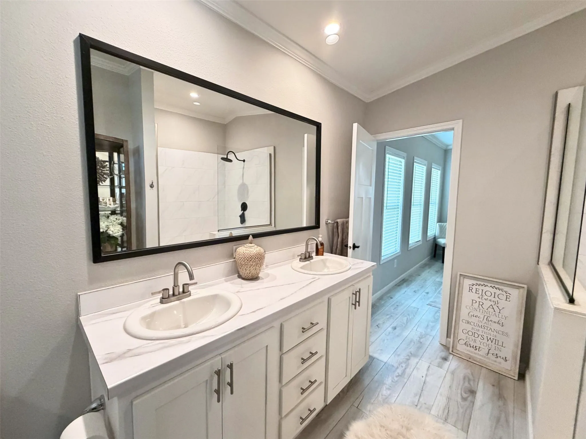 Double sink vanity