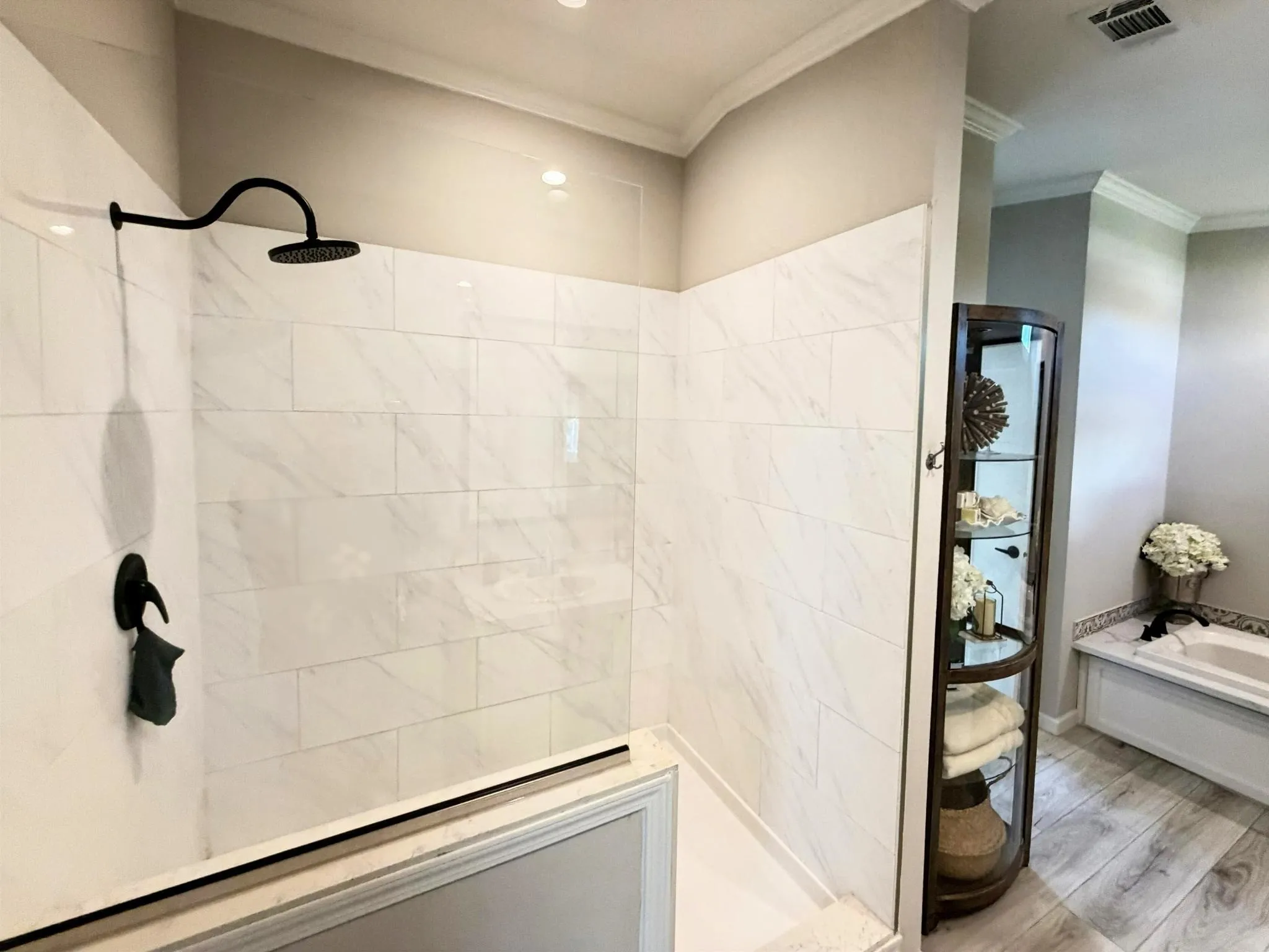 Manufactured Home For Sale in Wise County , 213 Meadow Pond Court, Runaway Bay, Texas 76426, 1 Bedroom, 1 Bathroom, Garage spaces, 1,088 Sqft, built in 2024, mls#21249475, Real Estate Agent in Runaway Bay, Homes For Sale in Wise county, Homes For Sale in Runaway Bay, Realtor in Runaway Bay Texas, Real Estate Brokerage Independent Realty Texas, Luminita Cordes Realtor
