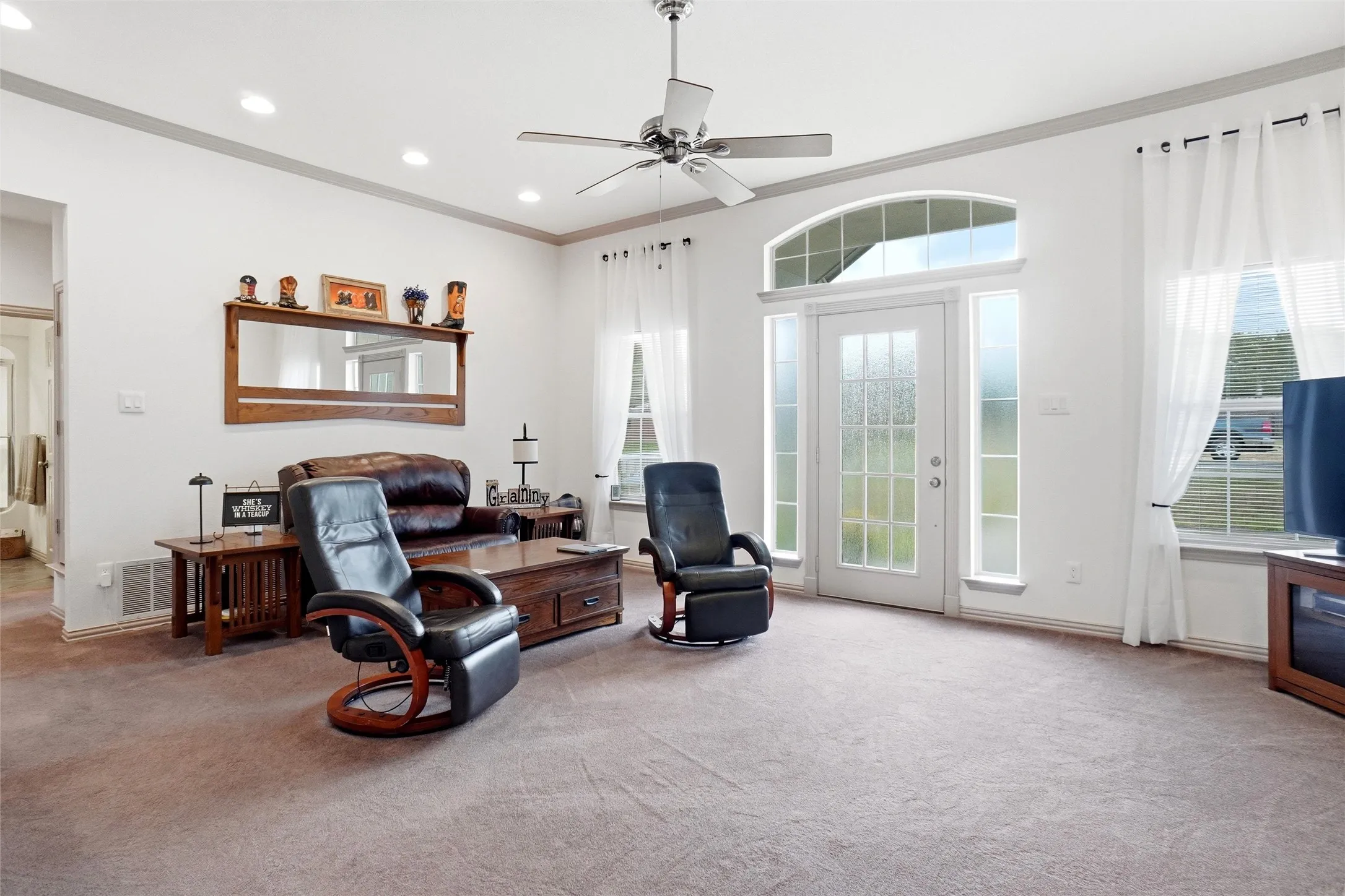 Single Family Residence For Sale in Hood County , 207 Bonita Drive, Granbury, Texas 76049, 3 Bedroom, 3 Bathroom, 3 Garage spaces, 1,684 Sqft, built in 2001, mls#21278796, Real Estate Agent in Granbury, Homes For Sale in Hood county, Homes For Sale in Granbury, Realtor in Granbury Texas, Real Estate Brokerage Independent Realty Texas, Luminita Cordes Realtor