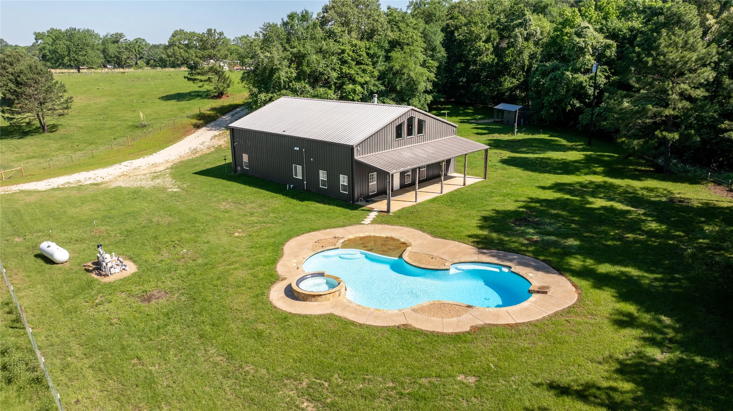 Single Family Residence For Sale in Anderson County , 2455 An County Road 453, Palestine, Texas 75803, 5 Bedroom, 5 Bathroom, Garage spaces, 3,300 Sqft, built in 2016, mls#21265377, Real Estate Agent in Palestine, Homes For Sale in Anderson county, Homes For Sale in Palestine, Realtor in Palestine Texas, Real Estate Brokerage Independent Realty Texas, Luminita Cordes Realtor