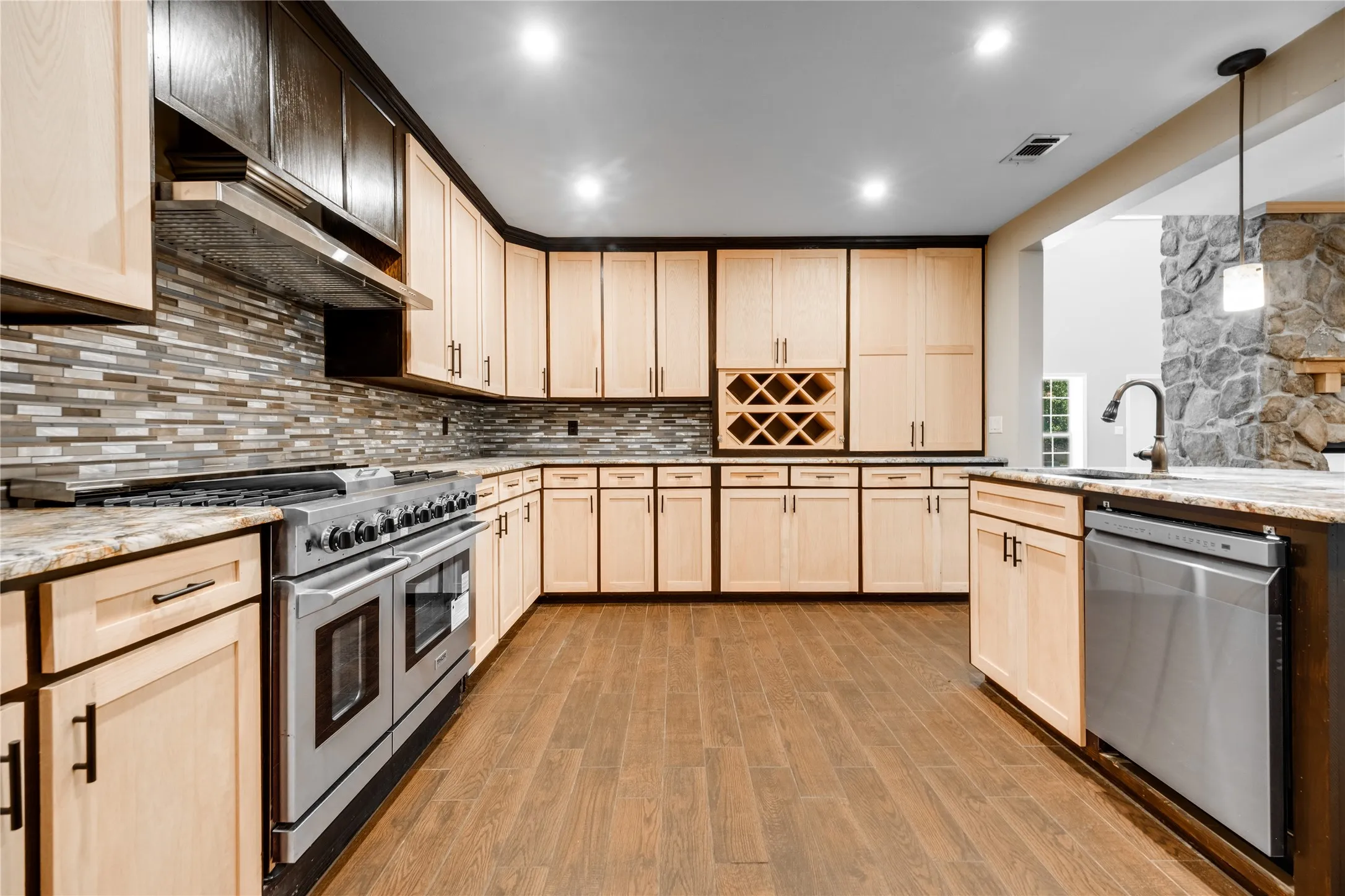 Single Family Residence For Sale in Anderson County , 2455 An County Road 453, Palestine, Texas 75803, 5 Bedroom, 5 Bathroom, Garage spaces, 3,300 Sqft, built in 2016, mls#21265377, Real Estate Agent in Palestine, Homes For Sale in Anderson county, Homes For Sale in Palestine, Realtor in Palestine Texas, Real Estate Brokerage Independent Realty Texas, Luminita Cordes Realtor