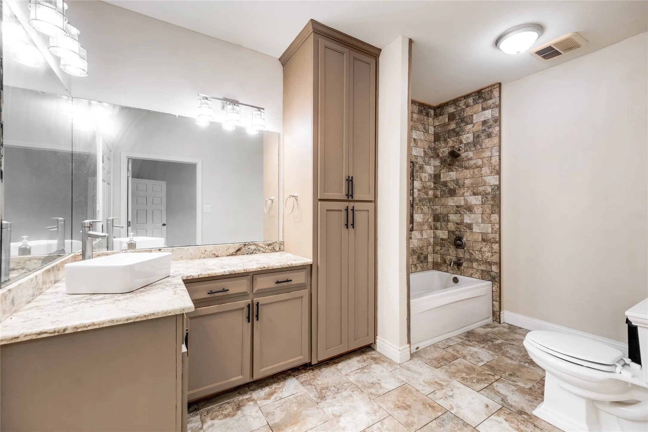 Single Family Residence For Sale in Anderson County , 2455 An County Road 453, Palestine, Texas 75803, 5 Bedroom, 5 Bathroom, Garage spaces, 3,300 Sqft, built in 2016, mls#21265377, Real Estate Agent in Palestine, Homes For Sale in Anderson county, Homes For Sale in Palestine, Realtor in Palestine Texas, Real Estate Brokerage Independent Realty Texas, Luminita Cordes Realtor