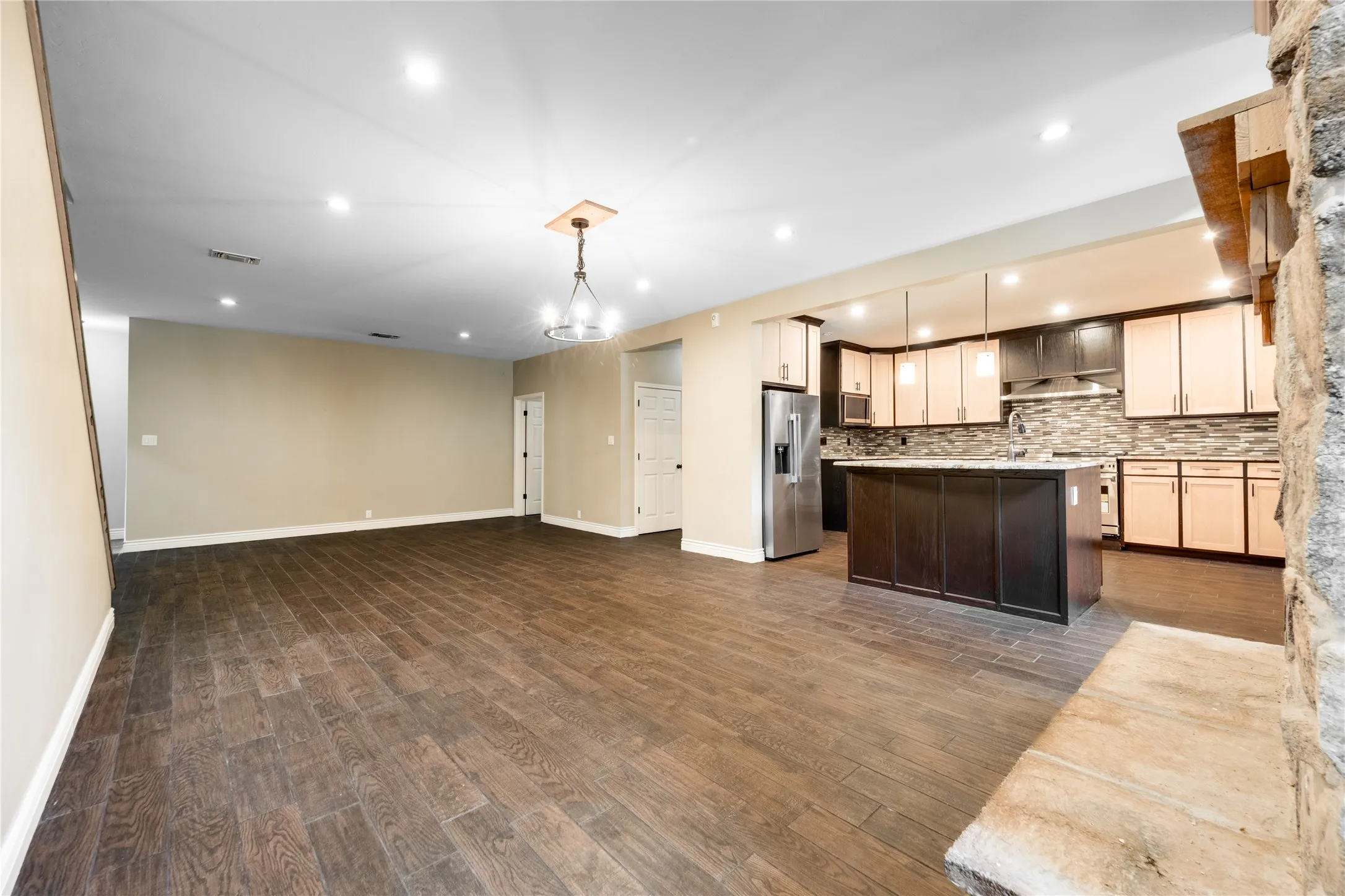Single Family Residence For Sale in Anderson County , 2455 An County Road 453, Palestine, Texas 75803, 5 Bedroom, 5 Bathroom, Garage spaces, 3,300 Sqft, built in 2016, mls#21265377, Real Estate Agent in Palestine, Homes For Sale in Anderson county, Homes For Sale in Palestine, Realtor in Palestine Texas, Real Estate Brokerage Independent Realty Texas, Luminita Cordes Realtor