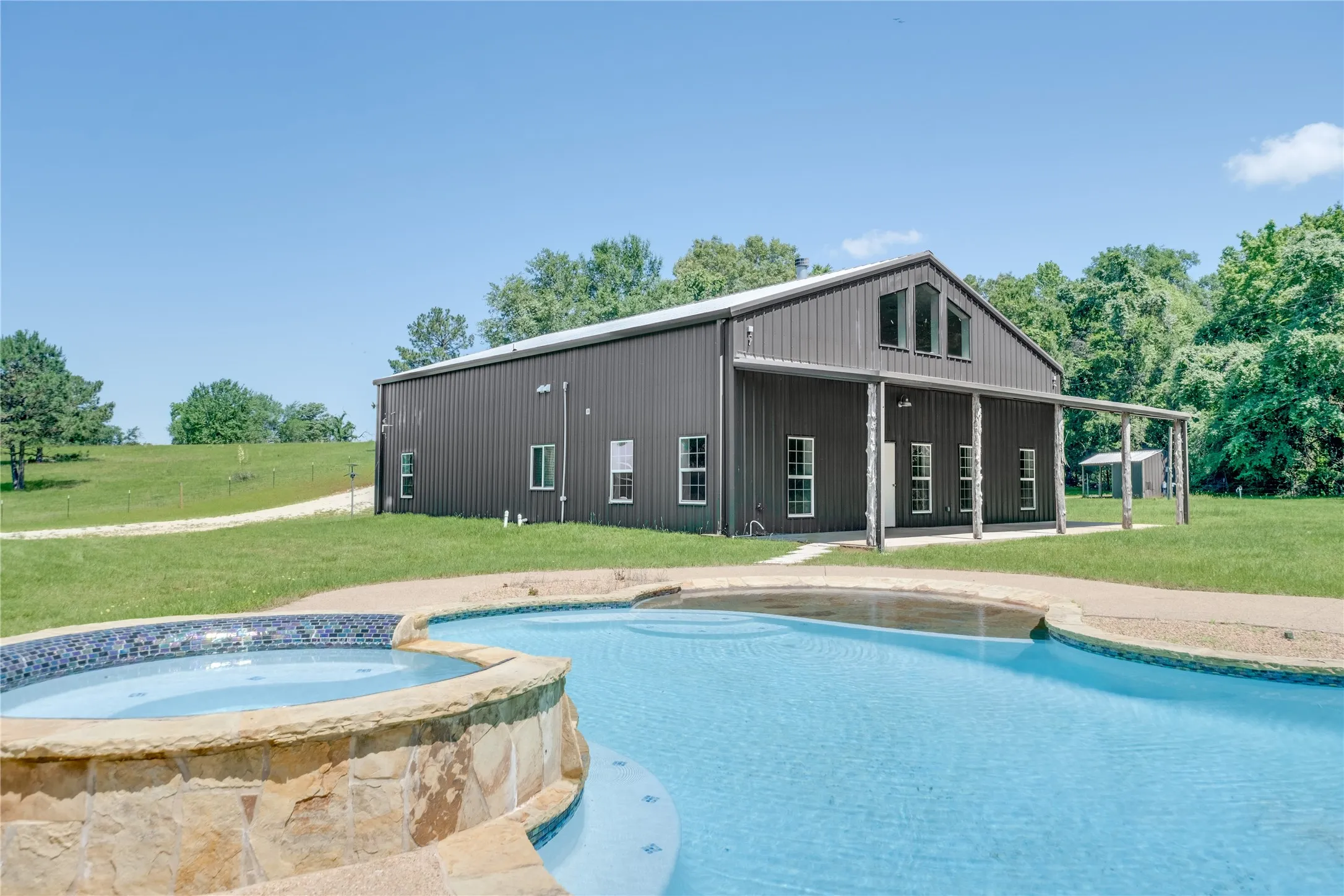Single Family Residence For Sale in Anderson County , 2455 An County Road 453, Palestine, Texas 75803, 5 Bedroom, 5 Bathroom, Garage spaces, 3,300 Sqft, built in 2016, mls#21265377, Real Estate Agent in Palestine, Homes For Sale in Anderson county, Homes For Sale in Palestine, Realtor in Palestine Texas, Real Estate Brokerage Independent Realty Texas, Luminita Cordes Realtor