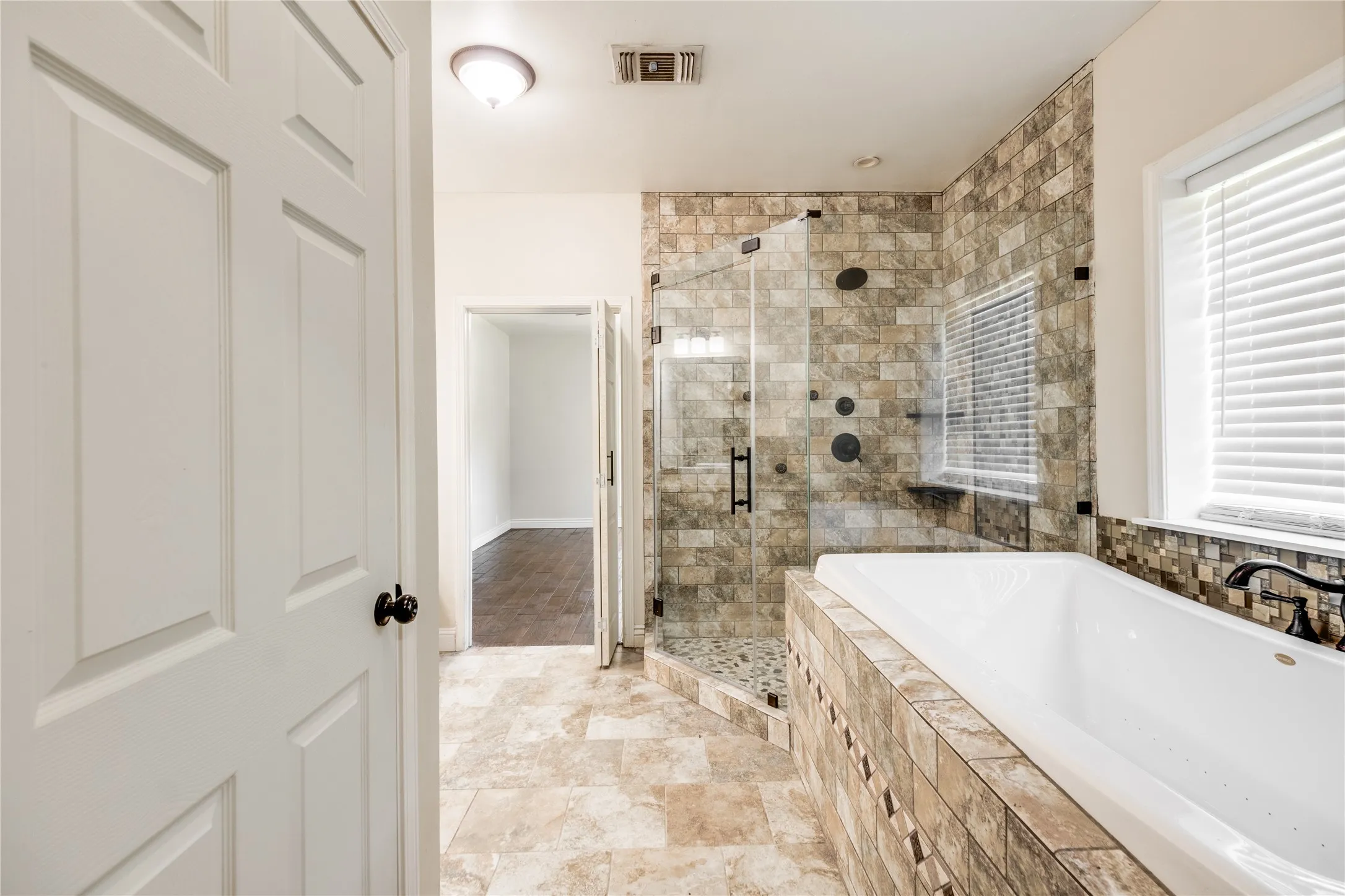 Single Family Residence For Sale in Anderson County , 2455 An County Road 453, Palestine, Texas 75803, 5 Bedroom, 5 Bathroom, Garage spaces, 3,300 Sqft, built in 2016, mls#21265377, Real Estate Agent in Palestine, Homes For Sale in Anderson county, Homes For Sale in Palestine, Realtor in Palestine Texas, Real Estate Brokerage Independent Realty Texas, Luminita Cordes Realtor