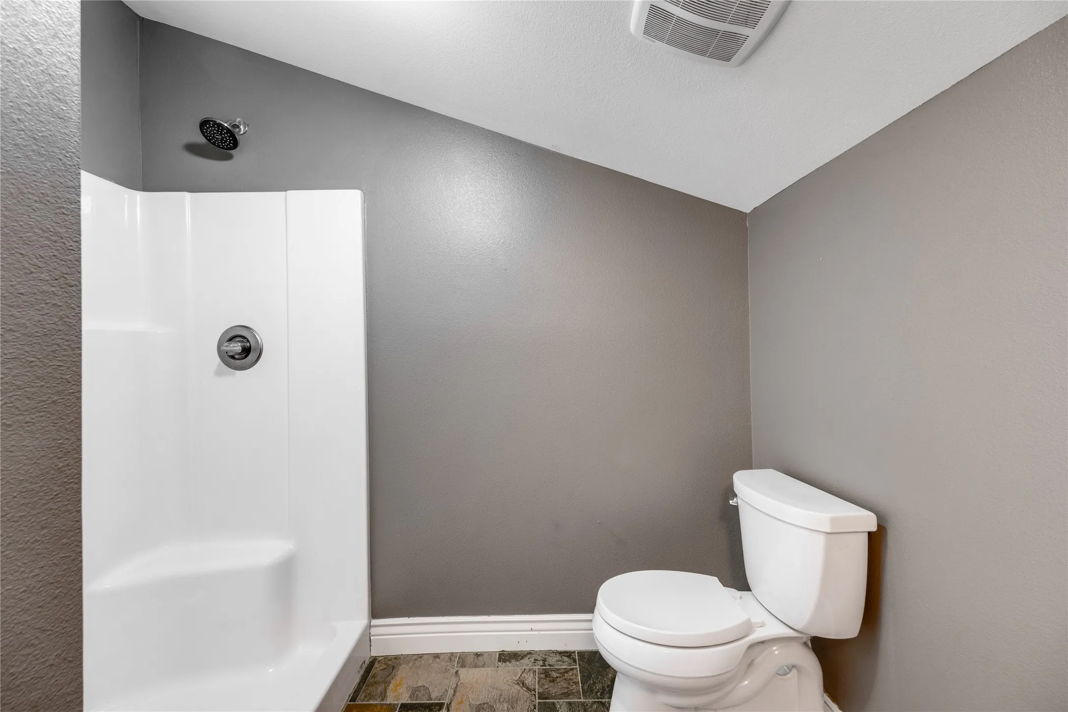 Single Family Residence For Sale in Anderson County , 2455 An County Road 453, Palestine, Texas 75803, 5 Bedroom, 5 Bathroom, Garage spaces, 3,300 Sqft, built in 2016, mls#21265377, Real Estate Agent in Palestine, Homes For Sale in Anderson county, Homes For Sale in Palestine, Realtor in Palestine Texas, Real Estate Brokerage Independent Realty Texas, Luminita Cordes Realtor