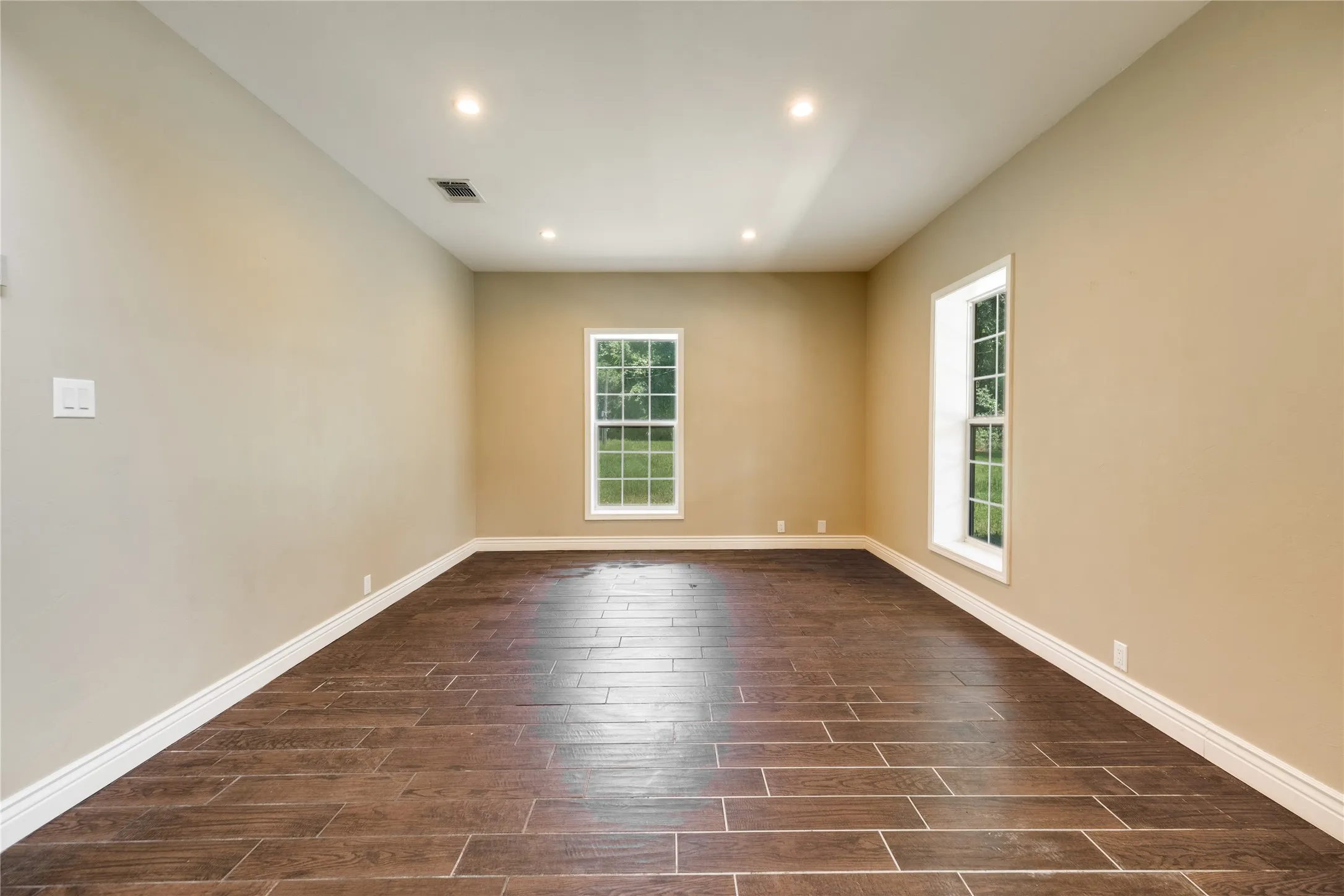 Single Family Residence For Sale in Anderson County , 2455 An County Road 453, Palestine, Texas 75803, 5 Bedroom, 5 Bathroom, Garage spaces, 3,300 Sqft, built in 2016, mls#21265377, Real Estate Agent in Palestine, Homes For Sale in Anderson county, Homes For Sale in Palestine, Realtor in Palestine Texas, Real Estate Brokerage Independent Realty Texas, Luminita Cordes Realtor