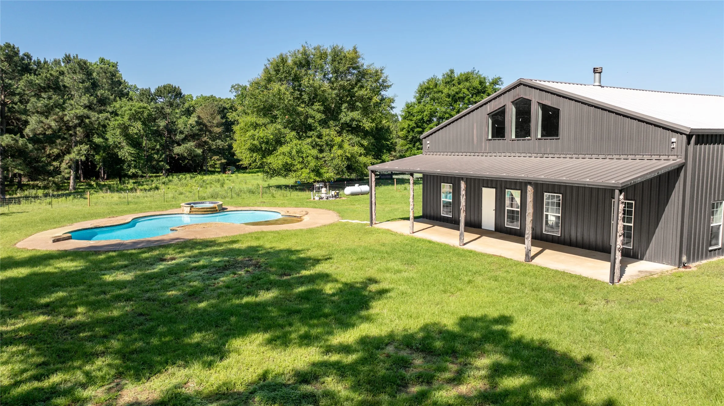 Single Family Residence For Sale in Anderson County , 2455 An County Road 453, Palestine, Texas 75803, 5 Bedroom, 5 Bathroom, Garage spaces, 3,300 Sqft, built in 2016, mls#21265377, Real Estate Agent in Palestine, Homes For Sale in Anderson county, Homes For Sale in Palestine, Realtor in Palestine Texas, Real Estate Brokerage Independent Realty Texas, Luminita Cordes Realtor