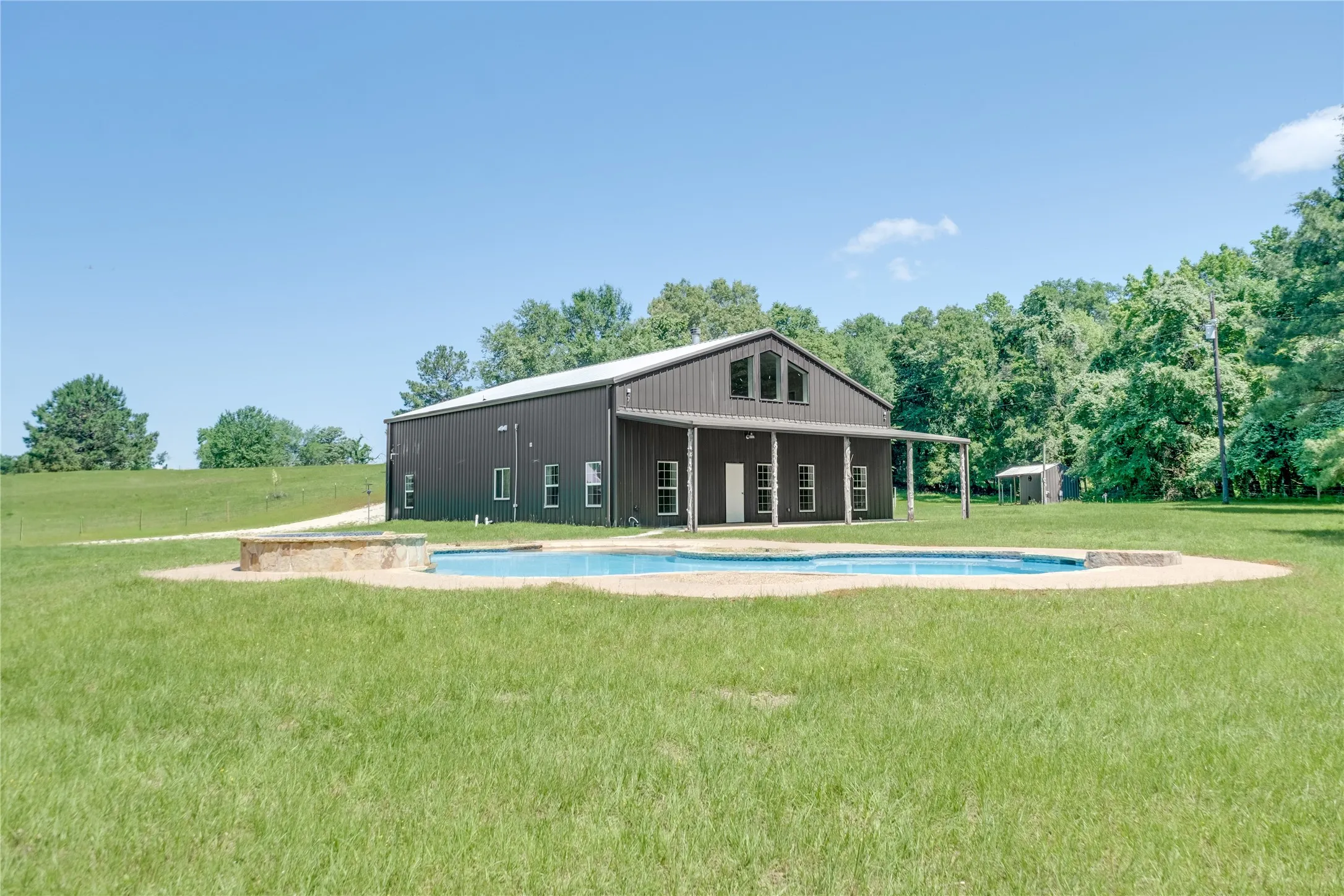 Single Family Residence For Sale in Anderson County , 2455 An County Road 453, Palestine, Texas 75803, 5 Bedroom, 5 Bathroom, Garage spaces, 3,300 Sqft, built in 2016, mls#21265377, Real Estate Agent in Palestine, Homes For Sale in Anderson county, Homes For Sale in Palestine, Realtor in Palestine Texas, Real Estate Brokerage Independent Realty Texas, Luminita Cordes Realtor