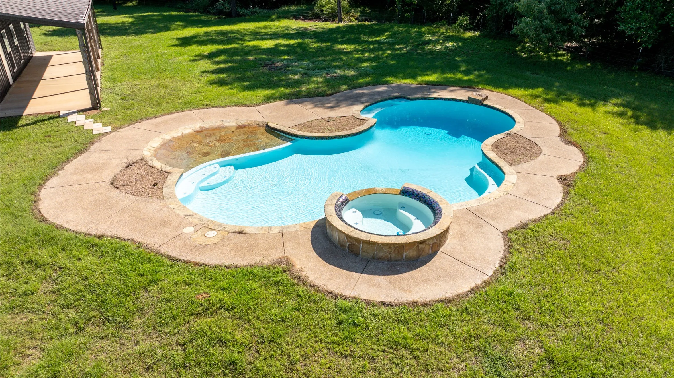 Single Family Residence For Sale in Anderson County , 2455 An County Road 453, Palestine, Texas 75803, 5 Bedroom, 5 Bathroom, Garage spaces, 3,300 Sqft, built in 2016, mls#21265377, Real Estate Agent in Palestine, Homes For Sale in Anderson county, Homes For Sale in Palestine, Realtor in Palestine Texas, Real Estate Brokerage Independent Realty Texas, Luminita Cordes Realtor