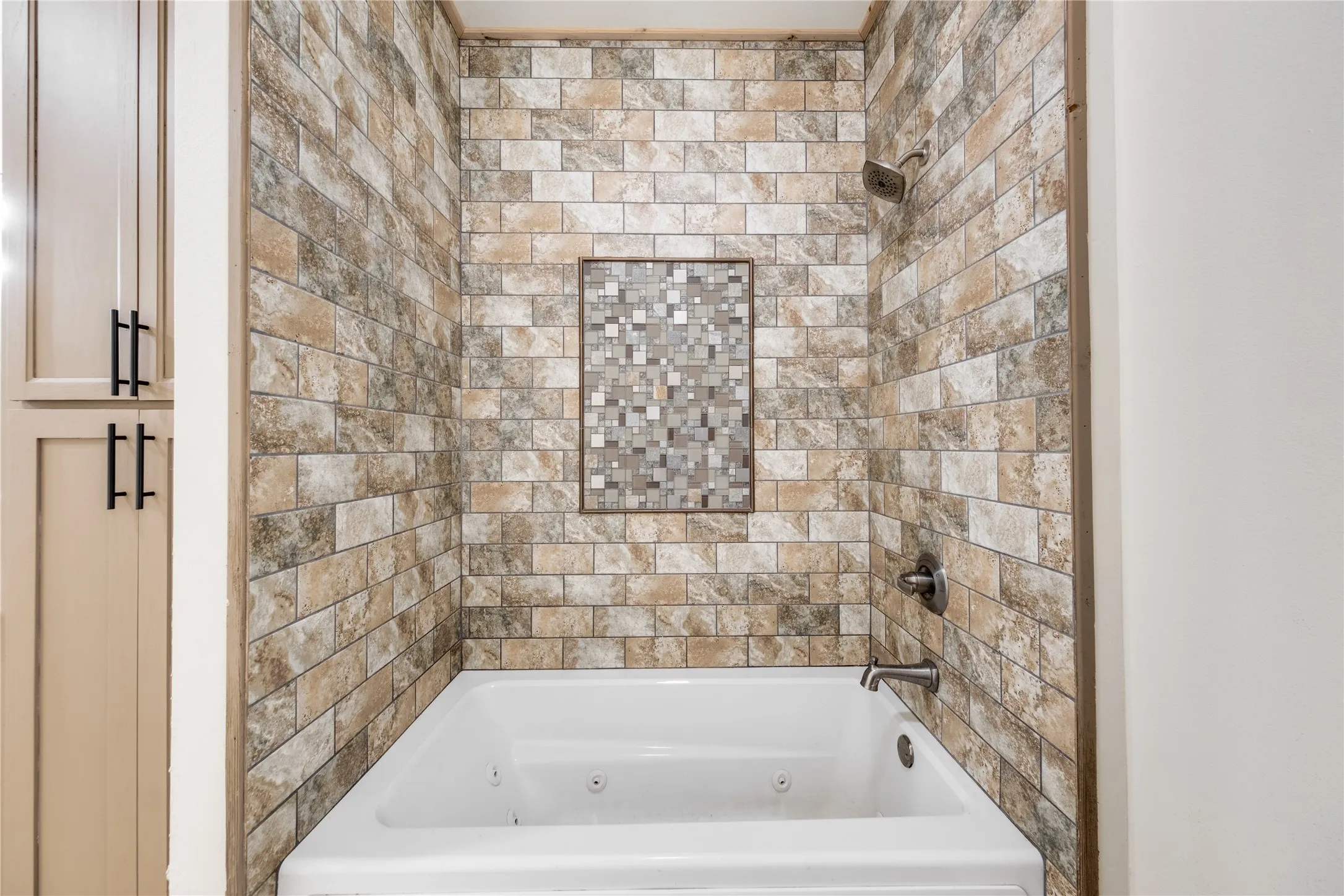 Single Family Residence For Sale in Anderson County , 2455 An County Road 453, Palestine, Texas 75803, 5 Bedroom, 5 Bathroom, Garage spaces, 3,300 Sqft, built in 2016, mls#21265377, Real Estate Agent in Palestine, Homes For Sale in Anderson county, Homes For Sale in Palestine, Realtor in Palestine Texas, Real Estate Brokerage Independent Realty Texas, Luminita Cordes Realtor