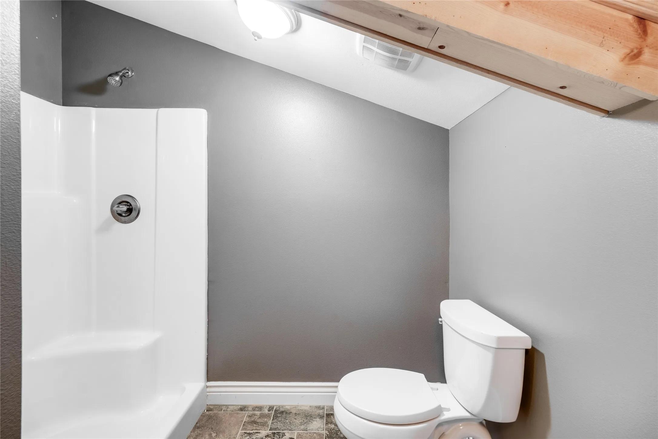 Single Family Residence For Sale in Anderson County , 2455 An County Road 453, Palestine, Texas 75803, 5 Bedroom, 5 Bathroom, Garage spaces, 3,300 Sqft, built in 2016, mls#21265377, Real Estate Agent in Palestine, Homes For Sale in Anderson county, Homes For Sale in Palestine, Realtor in Palestine Texas, Real Estate Brokerage Independent Realty Texas, Luminita Cordes Realtor