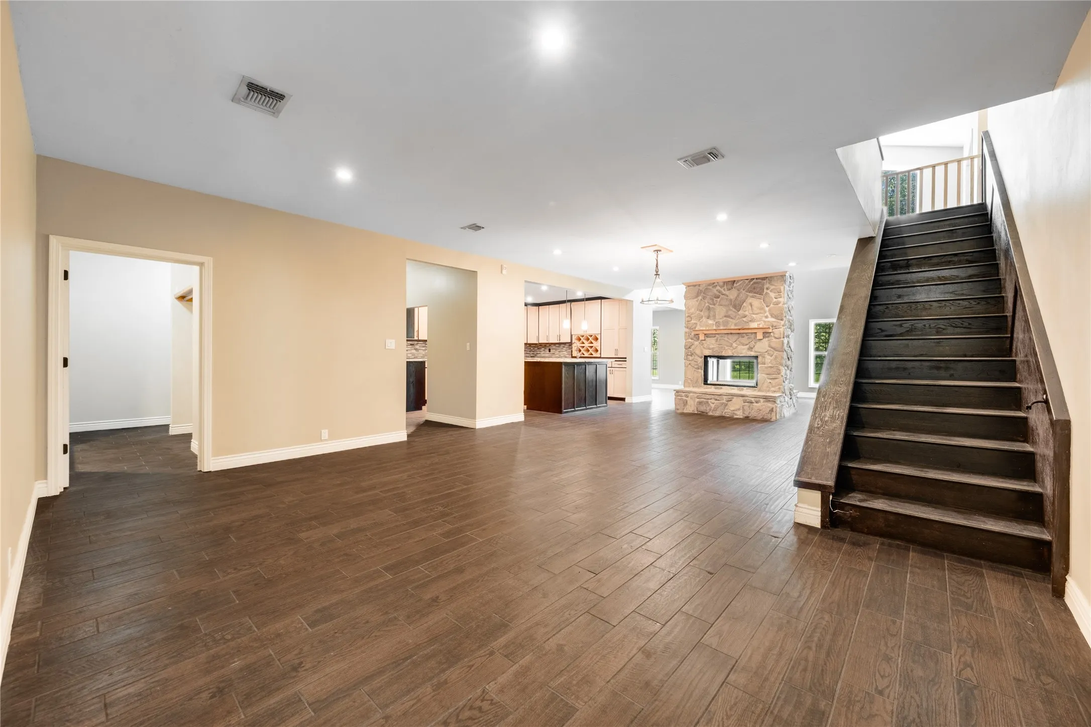 Single Family Residence For Sale in Anderson County , 2455 An County Road 453, Palestine, Texas 75803, 5 Bedroom, 5 Bathroom, Garage spaces, 3,300 Sqft, built in 2016, mls#21265377, Real Estate Agent in Palestine, Homes For Sale in Anderson county, Homes For Sale in Palestine, Realtor in Palestine Texas, Real Estate Brokerage Independent Realty Texas, Luminita Cordes Realtor