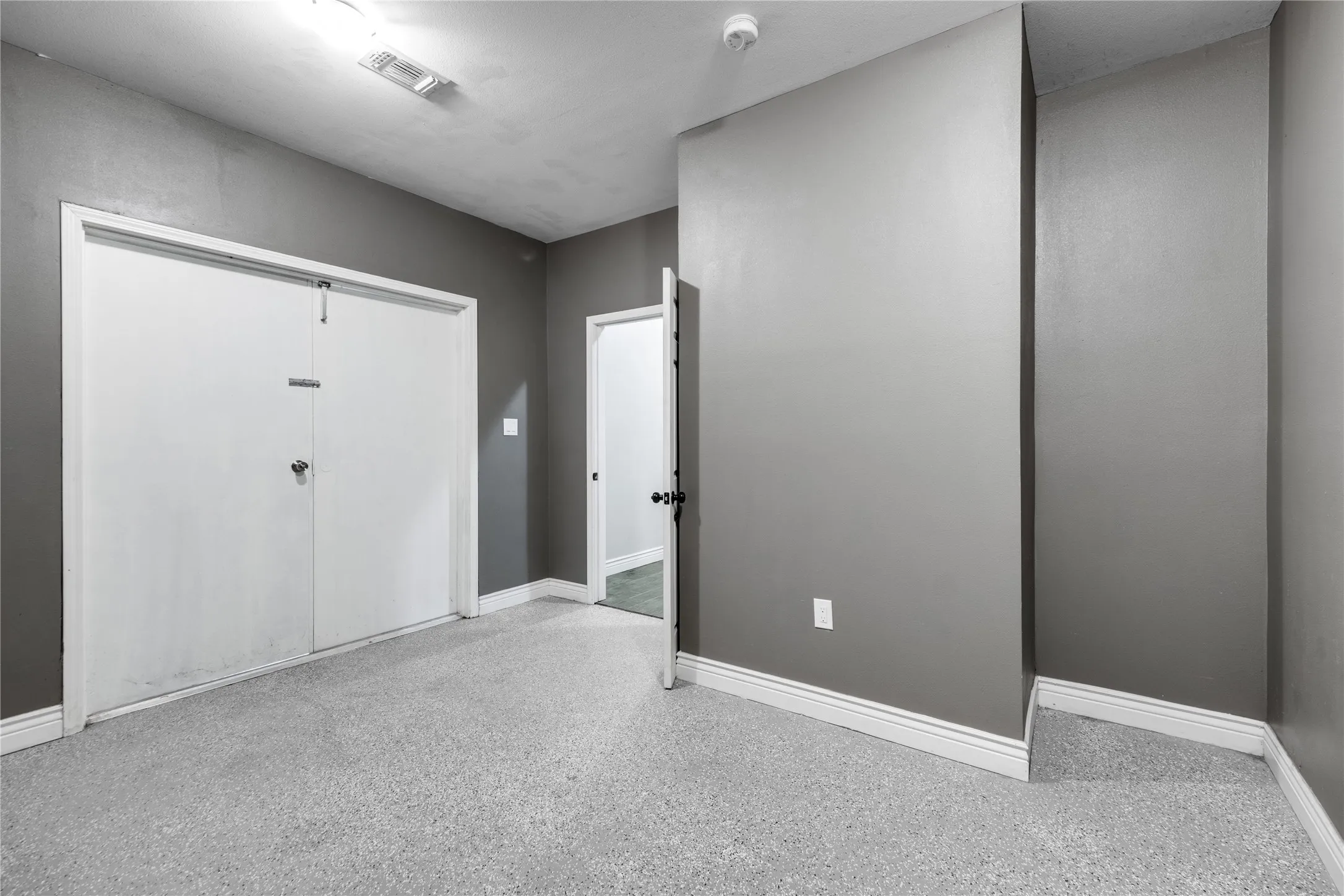Single Family Residence For Sale in Anderson County , 2455 An County Road 453, Palestine, Texas 75803, 5 Bedroom, 5 Bathroom, Garage spaces, 3,300 Sqft, built in 2016, mls#21265377, Real Estate Agent in Palestine, Homes For Sale in Anderson county, Homes For Sale in Palestine, Realtor in Palestine Texas, Real Estate Brokerage Independent Realty Texas, Luminita Cordes Realtor