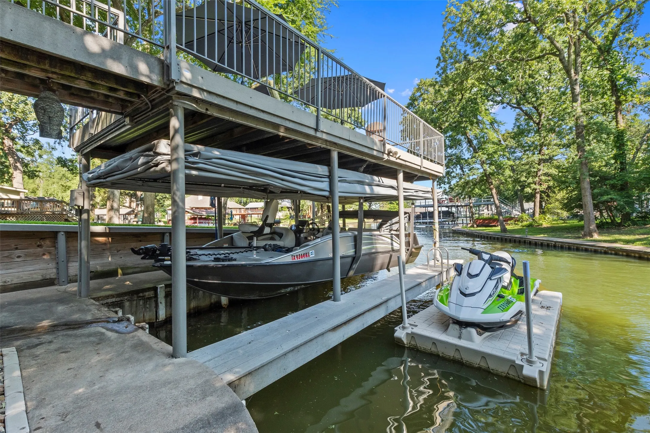 Optional 2021 Lowe 24’ deck boat available for purchase—lightly used and lake-ready.