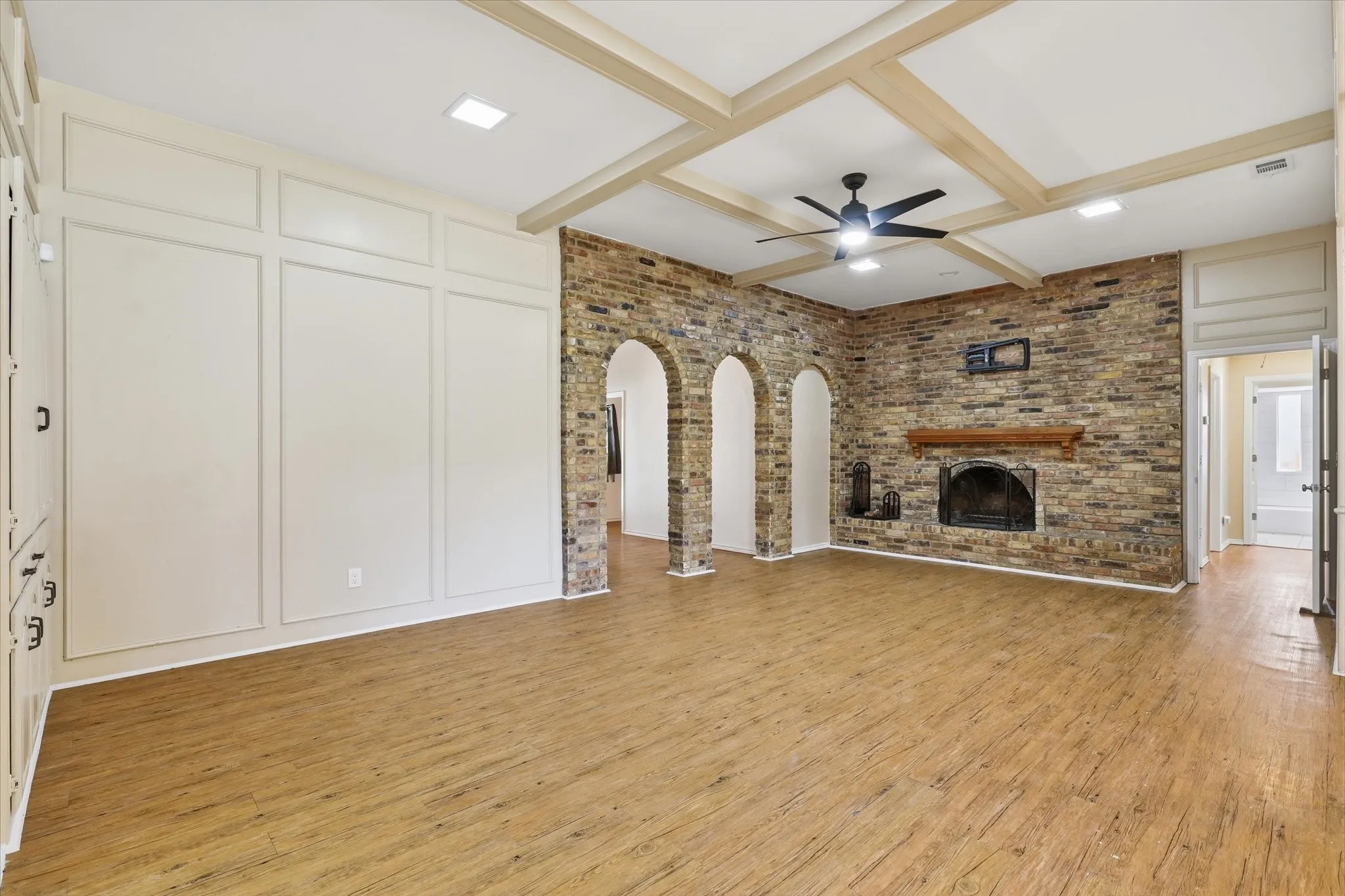 Single Family Residence For Sale in Collin County , 1617 Cherbourg Drive, Plano, Texas 75075, 3 Bedroom, 2 Bathroom, 2 Garage spaces, 2,055 Sqft, built in 1979, mls#21277944, Real Estate Agent in Plano, Homes For Sale in Collin county, Homes For Sale in Plano, Realtor in Plano Texas, Real Estate Brokerage Independent Realty Texas, Luminita Cordes Realtor