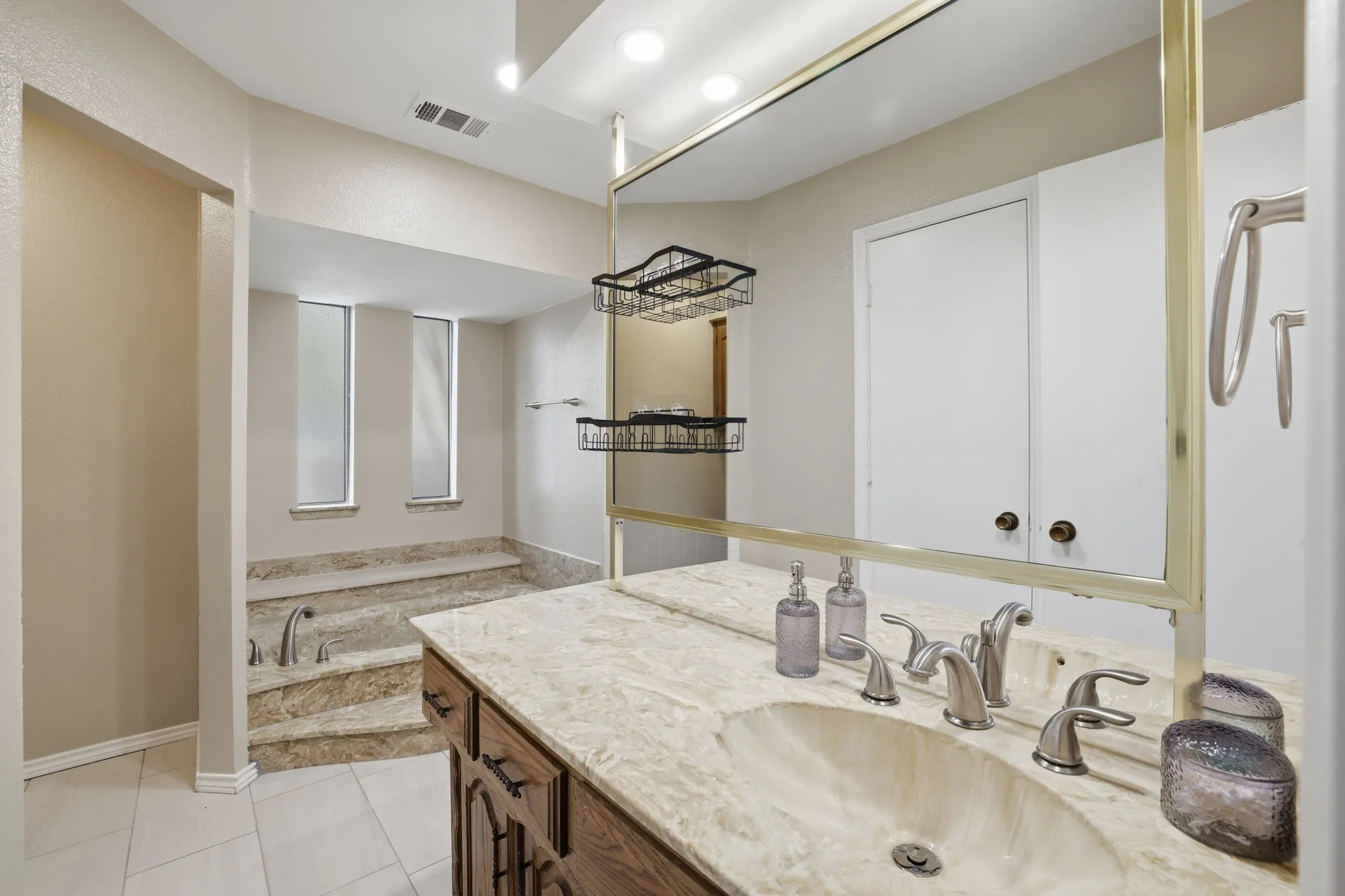 Single Family Residence For Sale in Collin County , 1617 Cherbourg Drive, Plano, Texas 75075, 3 Bedroom, 2 Bathroom, 2 Garage spaces, 2,055 Sqft, built in 1979, mls#21277944, Real Estate Agent in Plano, Homes For Sale in Collin county, Homes For Sale in Plano, Realtor in Plano Texas, Real Estate Brokerage Independent Realty Texas, Luminita Cordes Realtor
