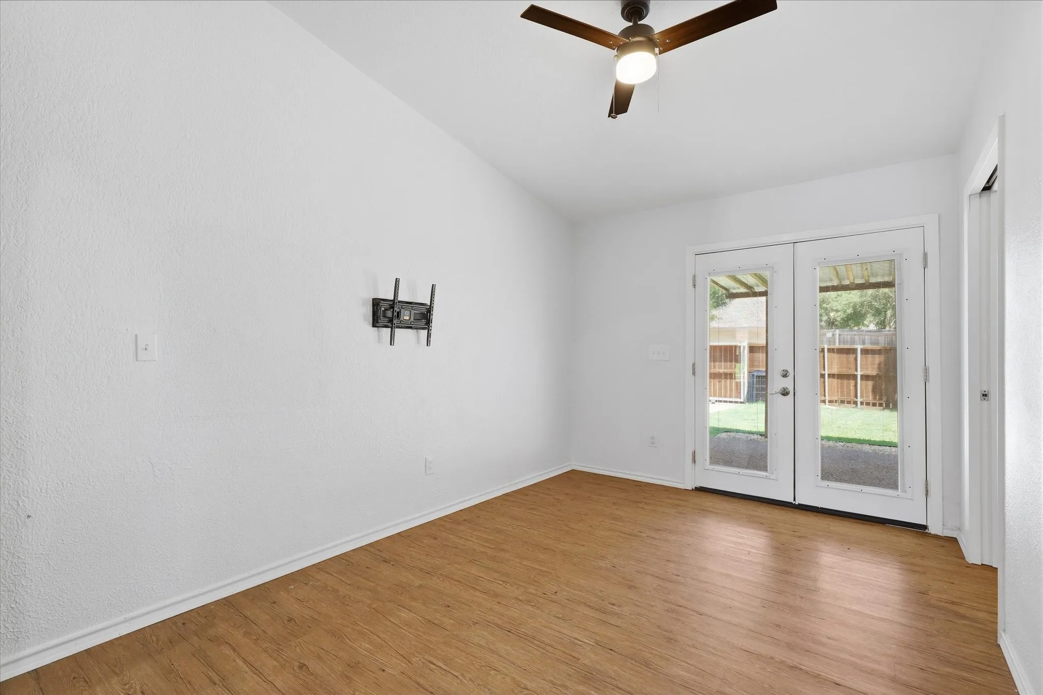 Single Family Residence For Sale in Collin County , 1617 Cherbourg Drive, Plano, Texas 75075, 3 Bedroom, 2 Bathroom, 2 Garage spaces, 2,055 Sqft, built in 1979, mls#21277944, Real Estate Agent in Plano, Homes For Sale in Collin county, Homes For Sale in Plano, Realtor in Plano Texas, Real Estate Brokerage Independent Realty Texas, Luminita Cordes Realtor