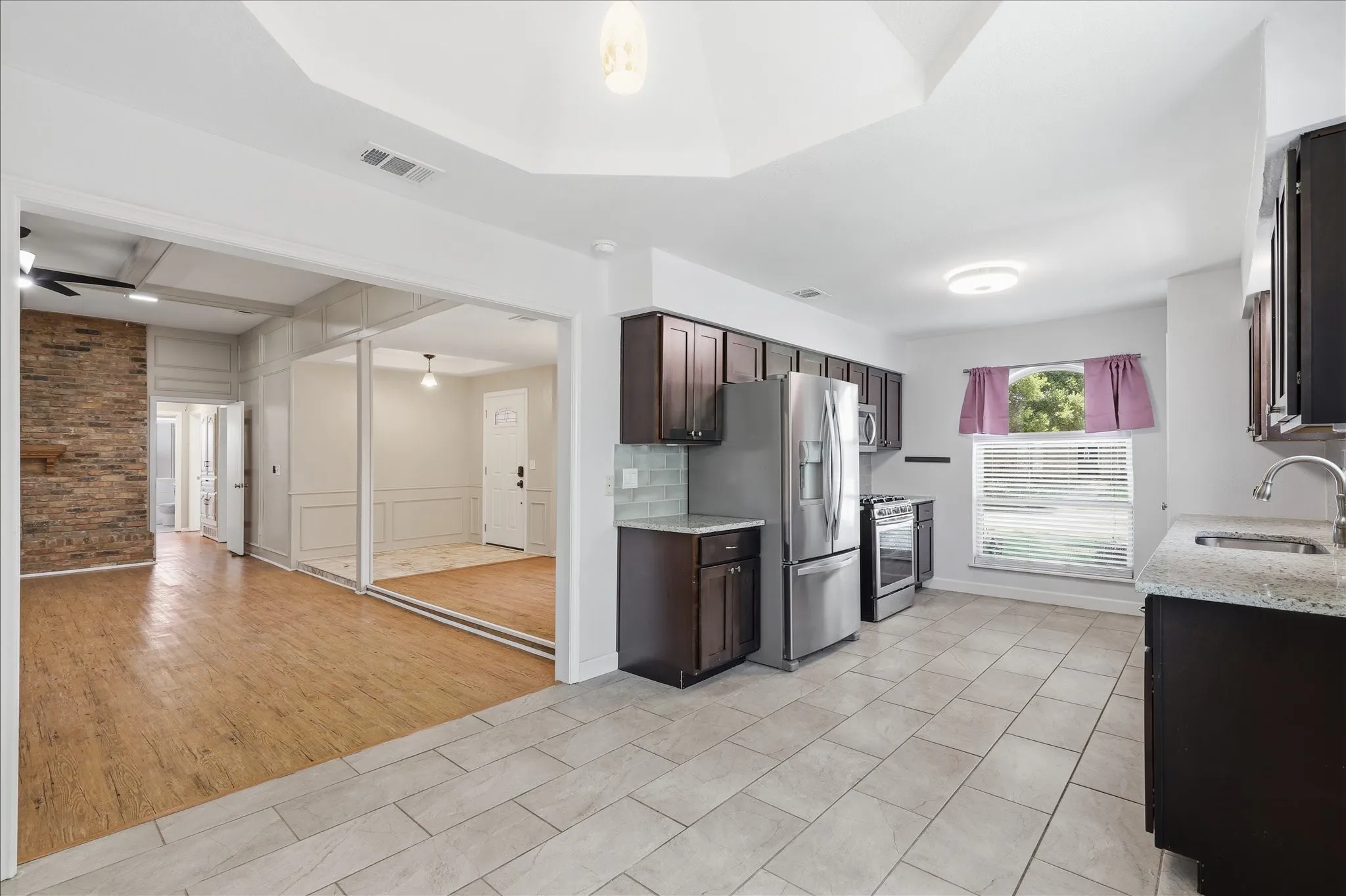 Single Family Residence For Sale in Collin County , 1617 Cherbourg Drive, Plano, Texas 75075, 3 Bedroom, 2 Bathroom, 2 Garage spaces, 2,055 Sqft, built in 1979, mls#21277944, Real Estate Agent in Plano, Homes For Sale in Collin county, Homes For Sale in Plano, Realtor in Plano Texas, Real Estate Brokerage Independent Realty Texas, Luminita Cordes Realtor