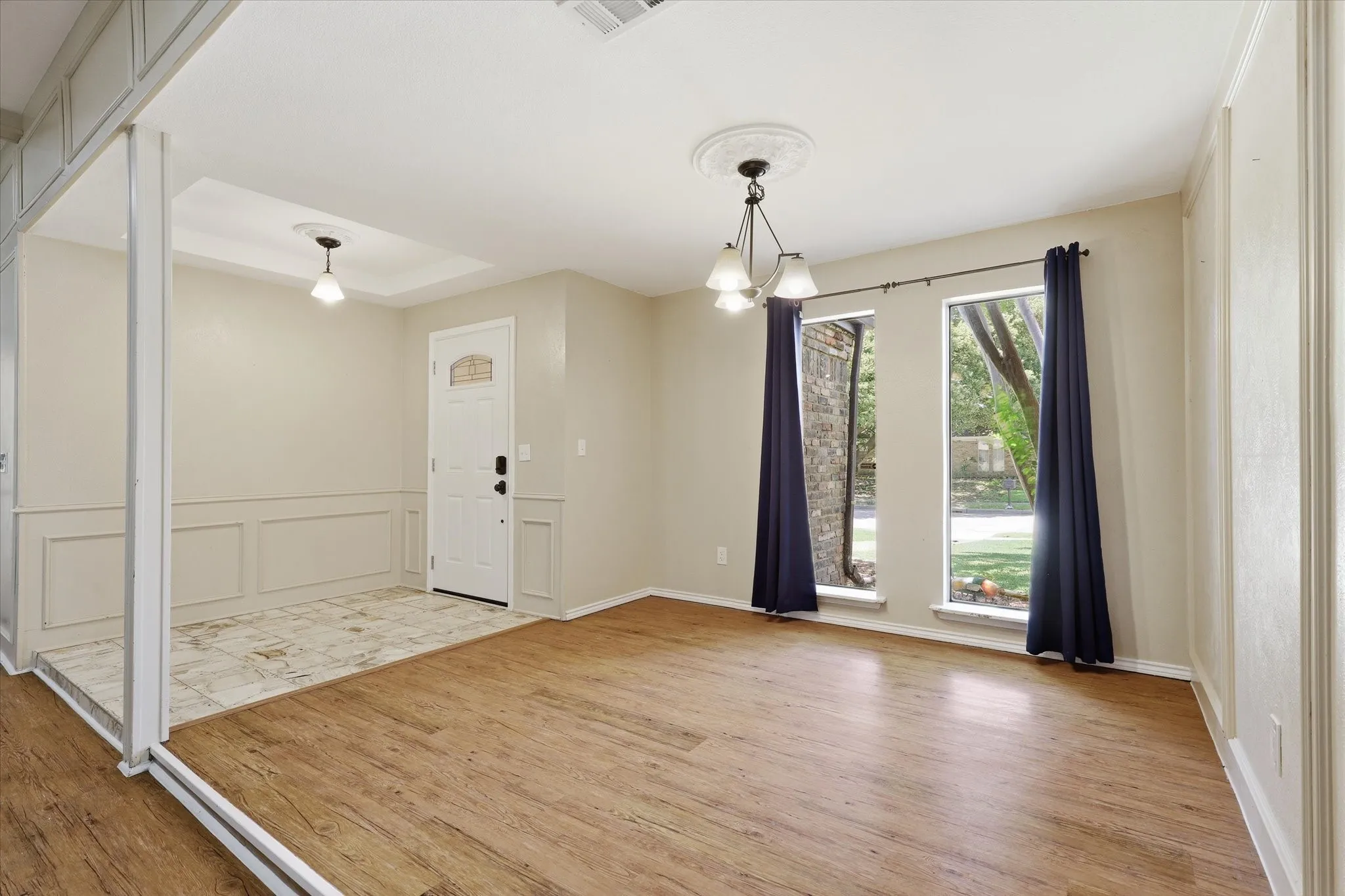 Single Family Residence For Sale in Collin County , 1617 Cherbourg Drive, Plano, Texas 75075, 3 Bedroom, 2 Bathroom, 2 Garage spaces, 2,055 Sqft, built in 1979, mls#21277944, Real Estate Agent in Plano, Homes For Sale in Collin county, Homes For Sale in Plano, Realtor in Plano Texas, Real Estate Brokerage Independent Realty Texas, Luminita Cordes Realtor