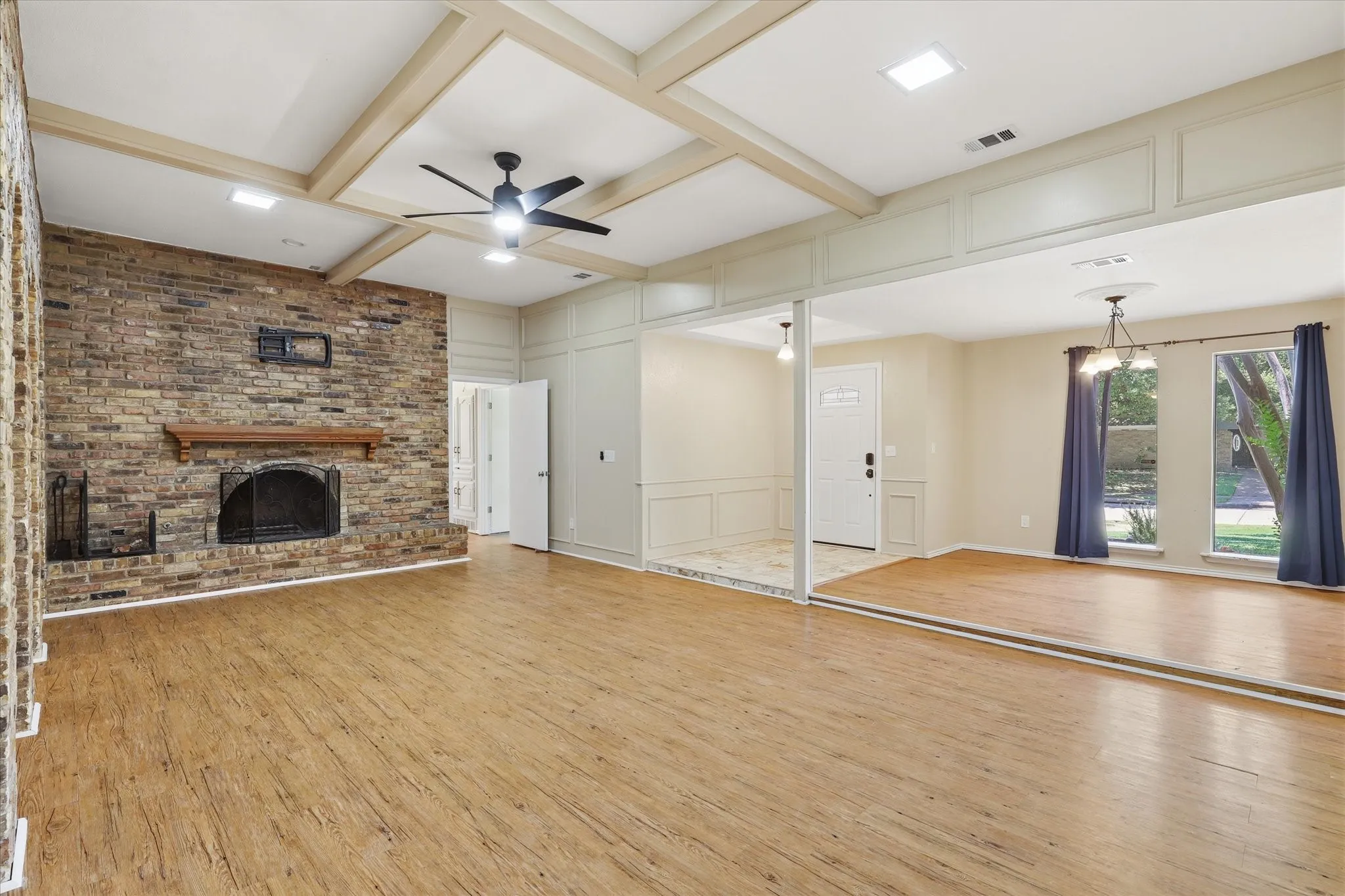 Single Family Residence For Sale in Collin County , 1617 Cherbourg Drive, Plano, Texas 75075, 3 Bedroom, 2 Bathroom, 2 Garage spaces, 2,055 Sqft, built in 1979, mls#21277944, Real Estate Agent in Plano, Homes For Sale in Collin county, Homes For Sale in Plano, Realtor in Plano Texas, Real Estate Brokerage Independent Realty Texas, Luminita Cordes Realtor