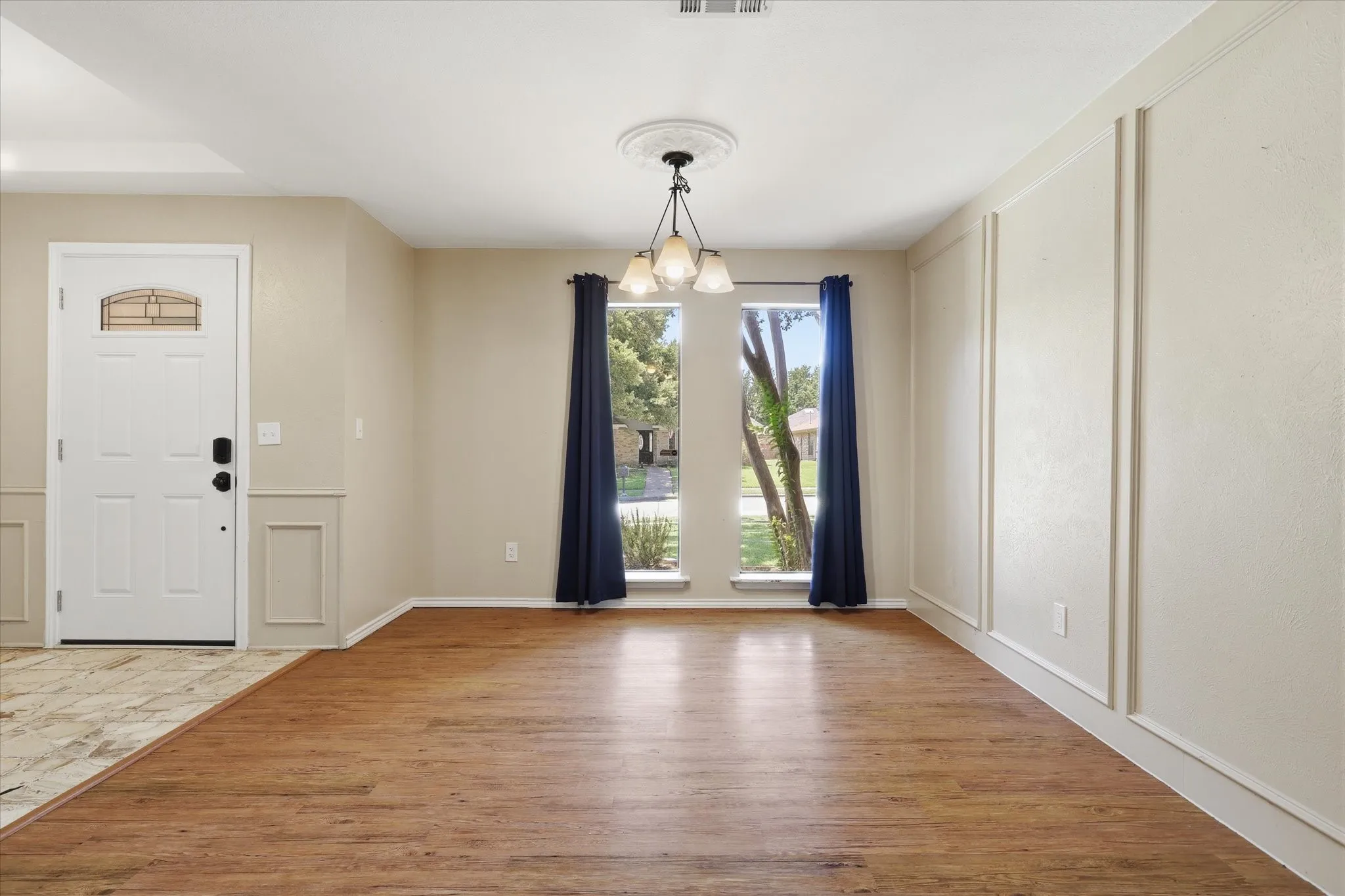 Single Family Residence For Sale in Collin County , 1617 Cherbourg Drive, Plano, Texas 75075, 3 Bedroom, 2 Bathroom, 2 Garage spaces, 2,055 Sqft, built in 1979, mls#21277944, Real Estate Agent in Plano, Homes For Sale in Collin county, Homes For Sale in Plano, Realtor in Plano Texas, Real Estate Brokerage Independent Realty Texas, Luminita Cordes Realtor