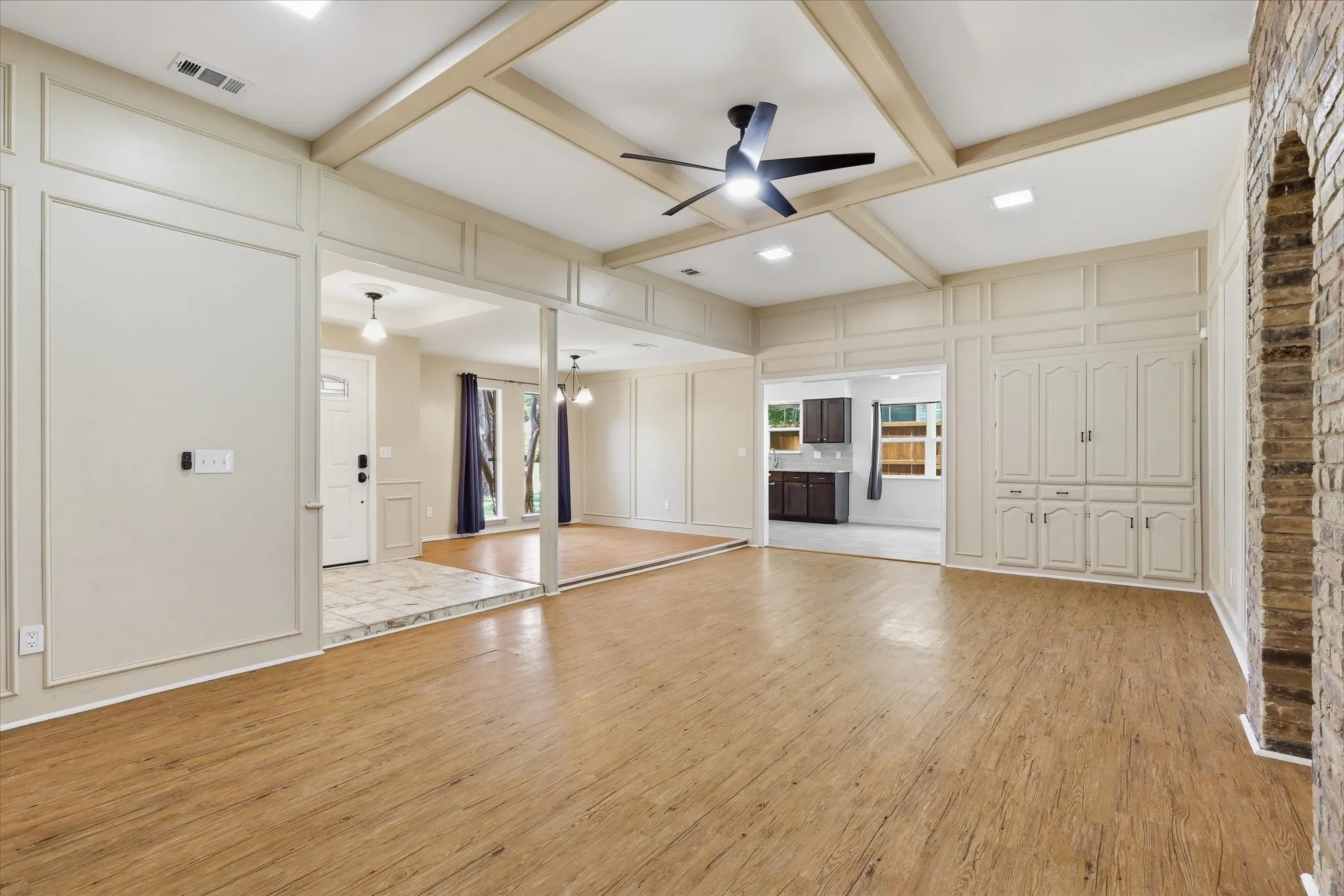Single Family Residence For Sale in Collin County , 1617 Cherbourg Drive, Plano, Texas 75075, 3 Bedroom, 2 Bathroom, 2 Garage spaces, 2,055 Sqft, built in 1979, mls#21277944, Real Estate Agent in Plano, Homes For Sale in Collin county, Homes For Sale in Plano, Realtor in Plano Texas, Real Estate Brokerage Independent Realty Texas, Luminita Cordes Realtor