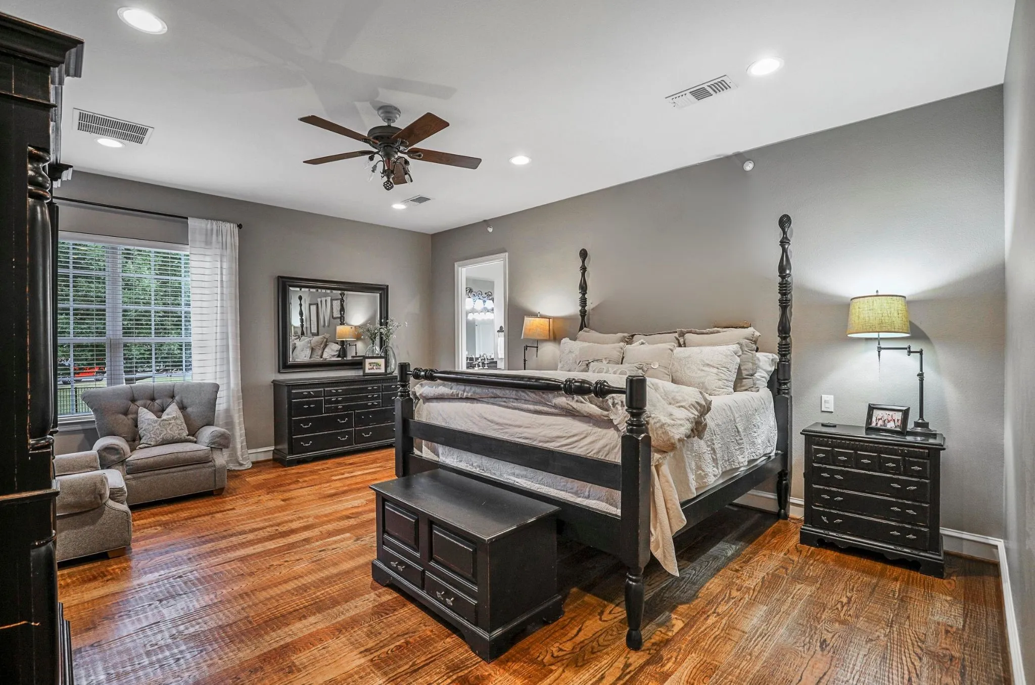 Single Family Residence For Sale in Collin County , 10040 Little Horn Circle, Frisco, Texas 75035, 5 Bedroom, 6 Bathroom, 3 Garage spaces, 5,867 Sqft, built in 2001, mls#21278181, Real Estate Agent in Frisco, Homes For Sale in Collin county, Homes For Sale in Frisco, Realtor in Frisco Texas, Real Estate Brokerage Independent Realty Texas, Luminita Cordes Realtor