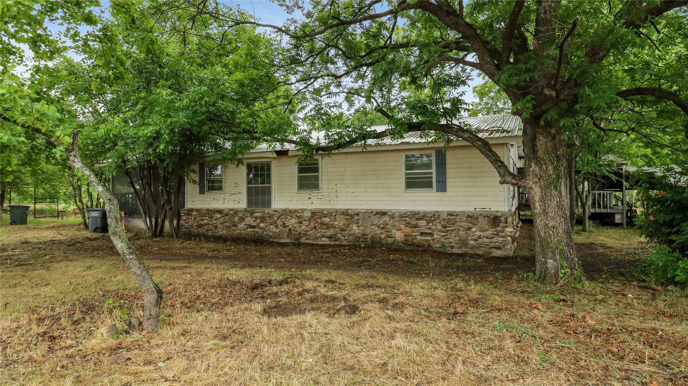 Mobile Home For Sale in Montague County , 306 Denver Road, Sunset, Texas 76270, 3 Bedroom, 2 Bathroom, Garage spaces, 2,632 Sqft, built in 1961, Price $99,900, mls#21278845, Real Estate Agent in Sunset, Homes For Sale in Montague county, Homes For Sale in Sunset, Realtor in Sunset Texas, Real Estate Brokerage Independent Realty Texas, Luminita Cordes Realtor